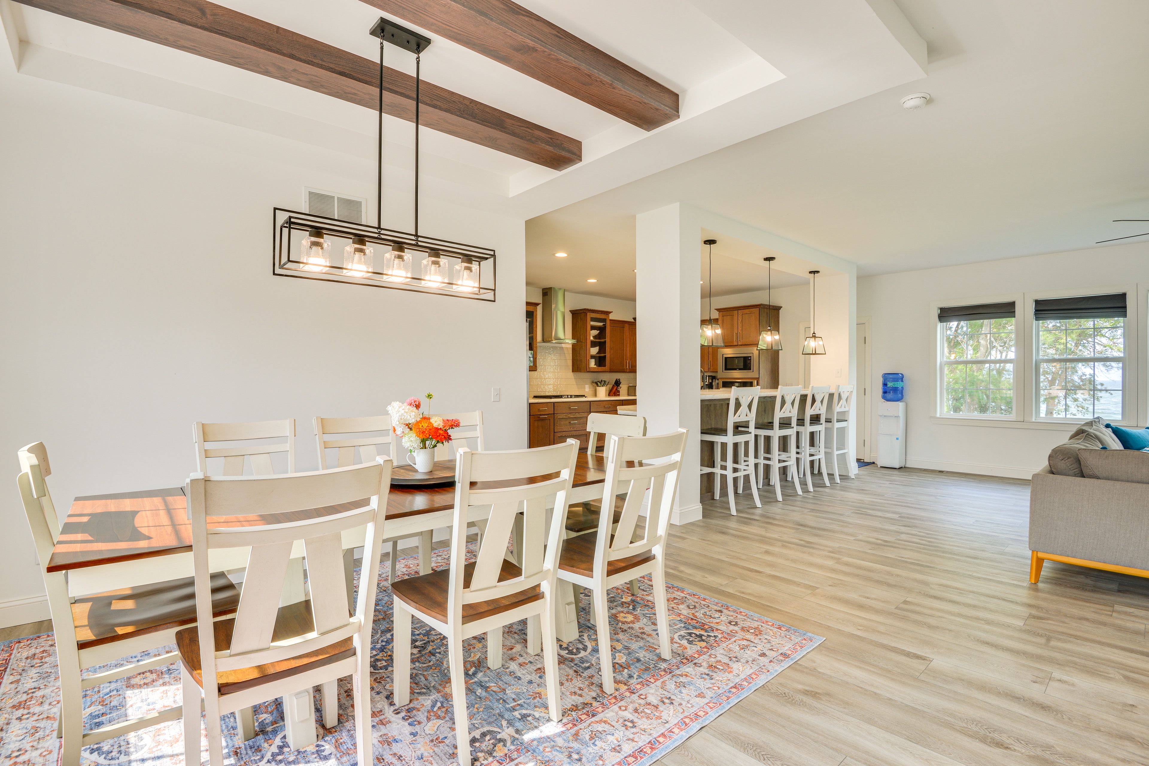 Dining Area | Dishware/Flatware Provided | 1st Floor