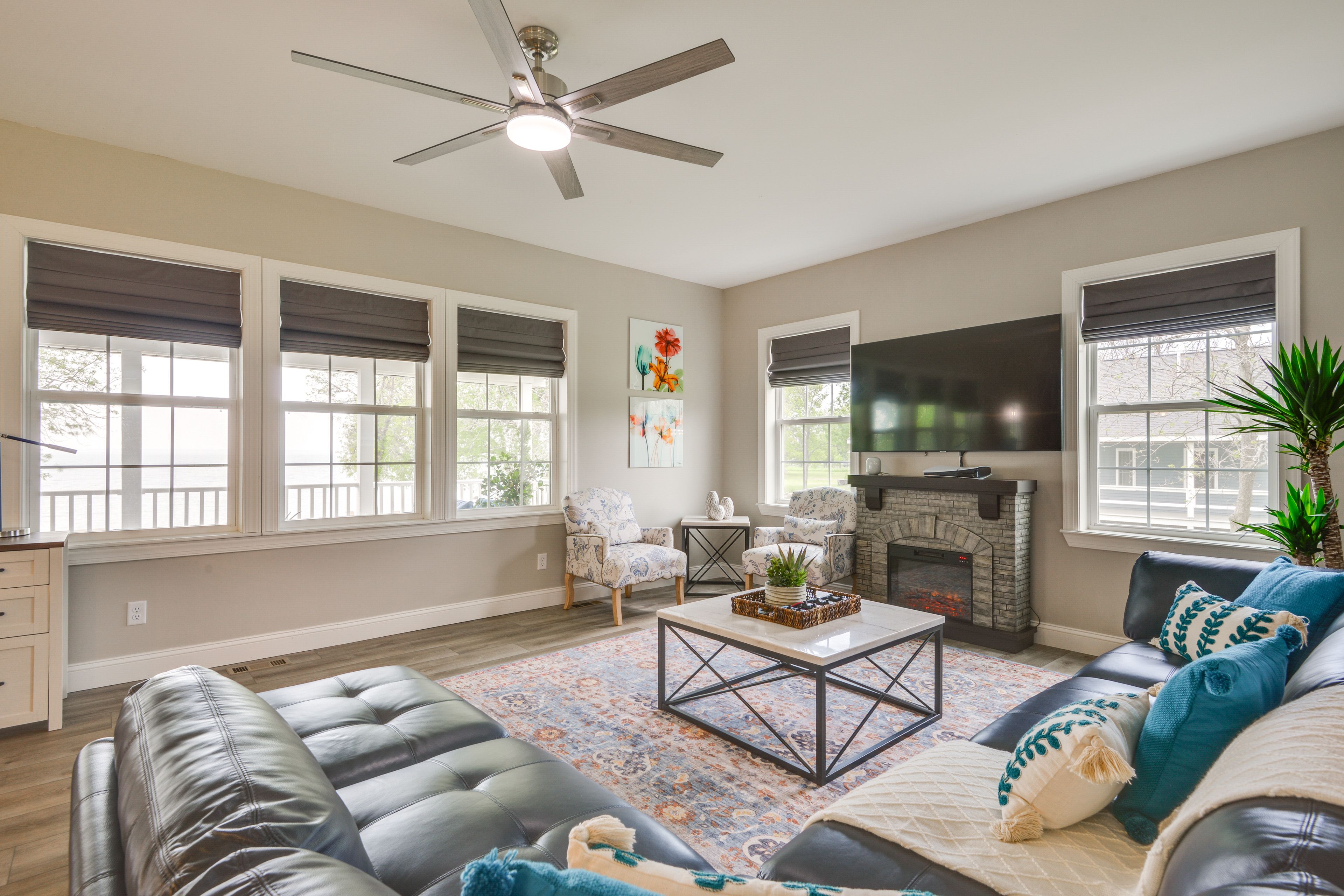 Living Room | Free WiFi | Central Heating | Smart TV | 1st Floor