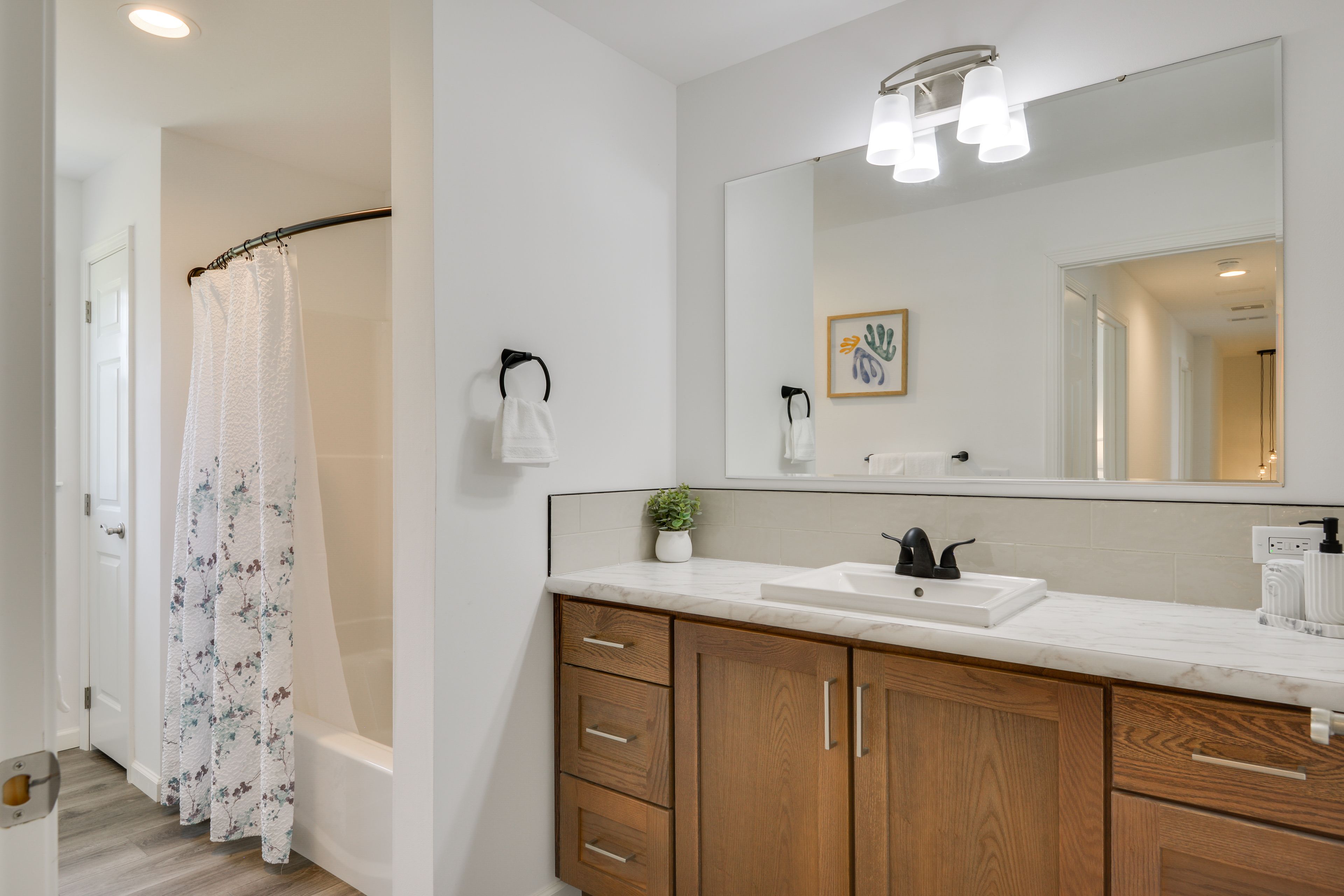 Bathroom | 2nd Floor