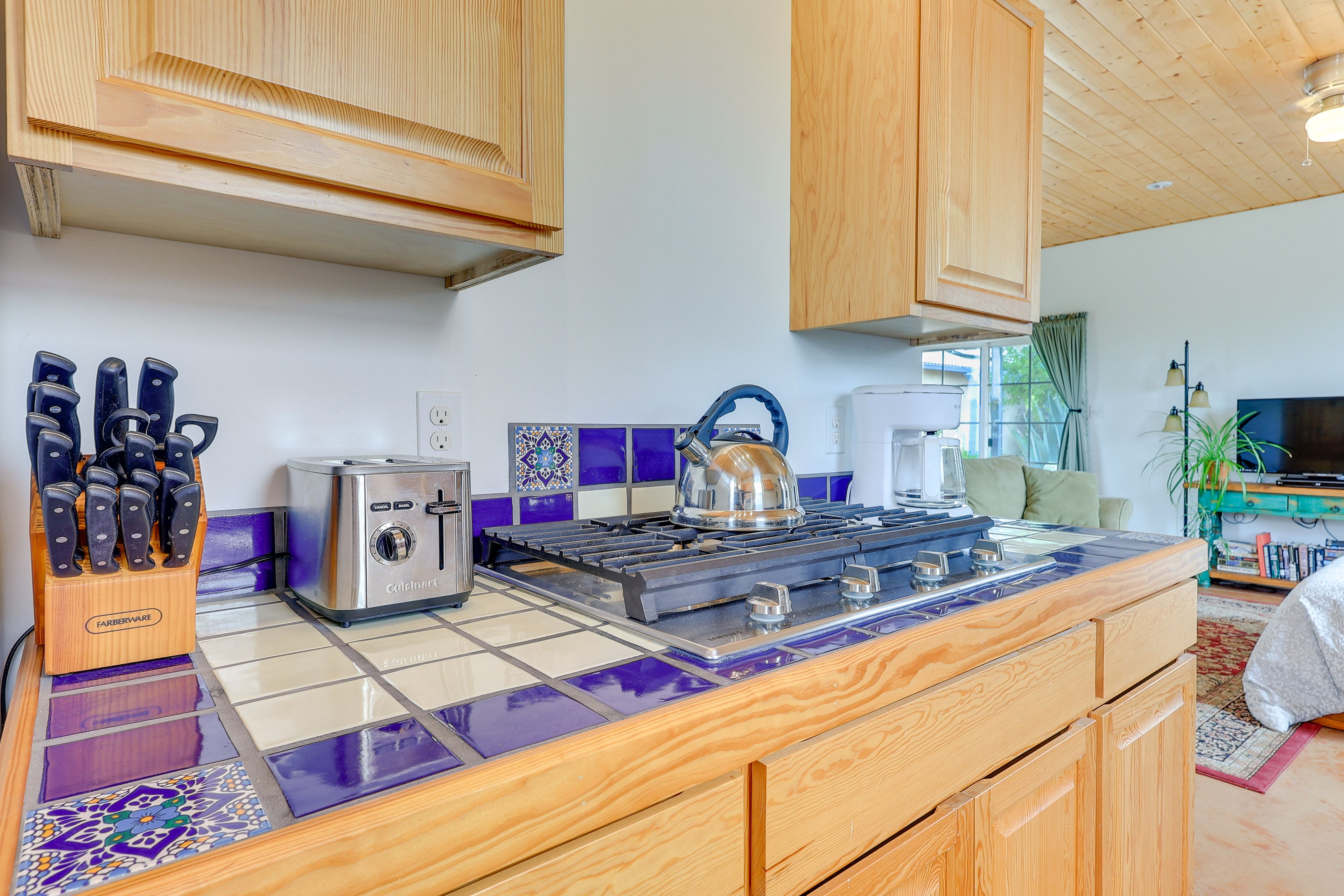 Kitchenette | Single-Story Studio | Free WiFi