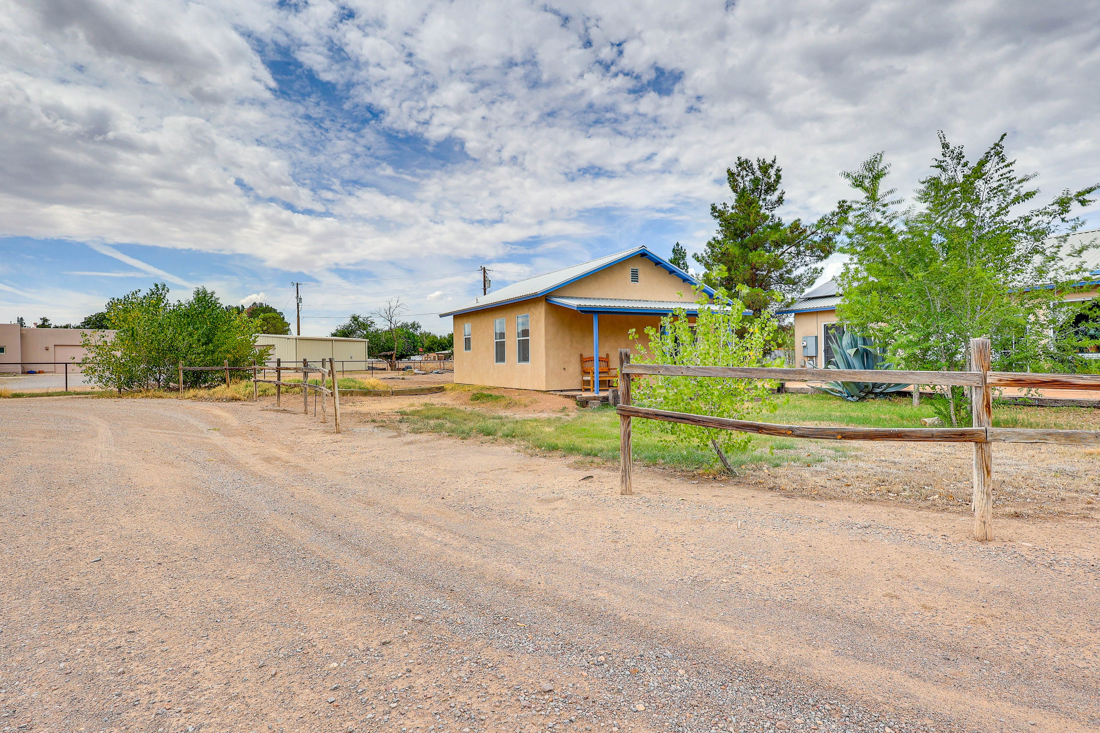 Parking | Driveway (2 Vehicles) | RV/Trailer/Toy Hauler Parking Allowed