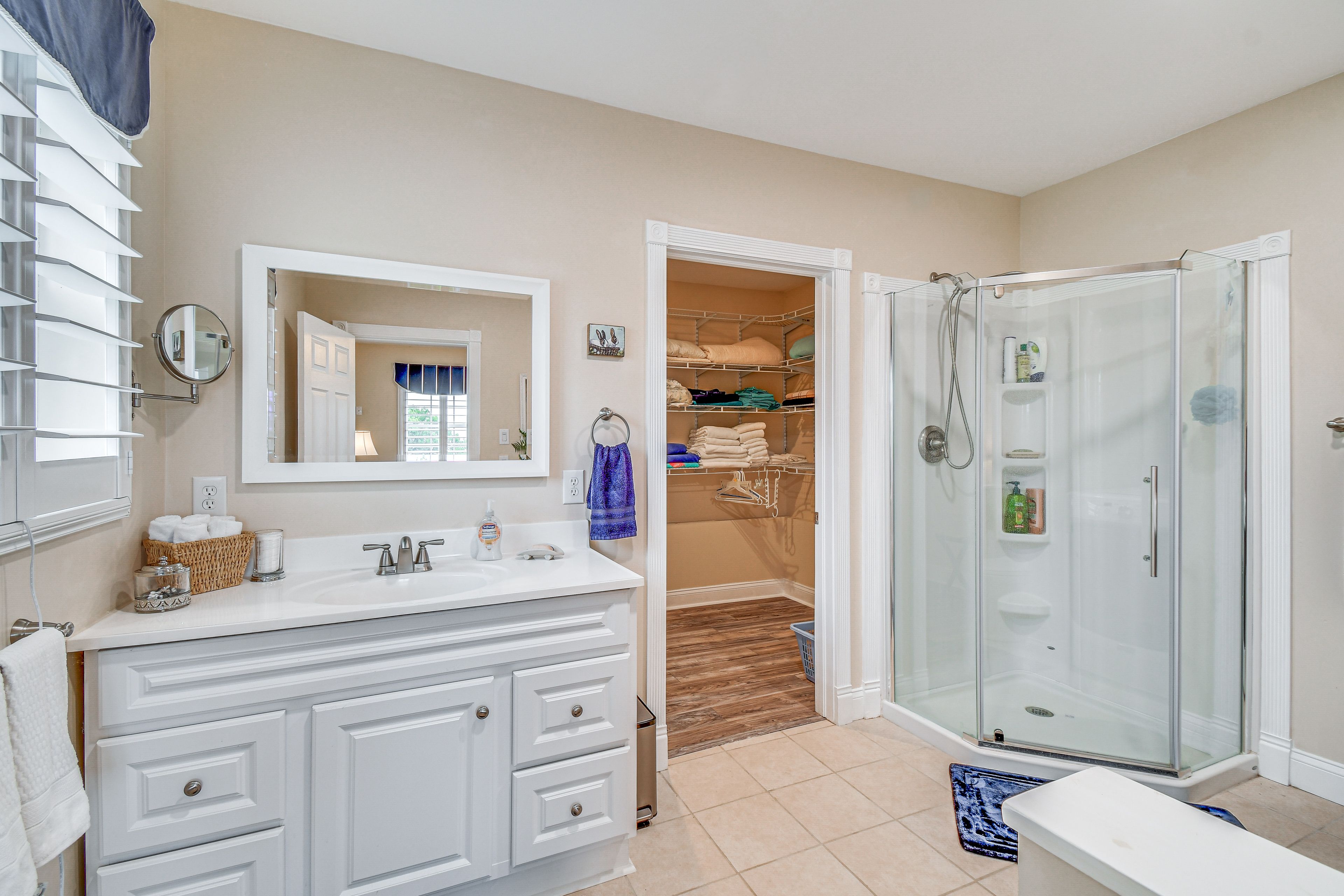En-Suite Bathroom | 1st Floor | Walk-In Closet | Washer & Dryer