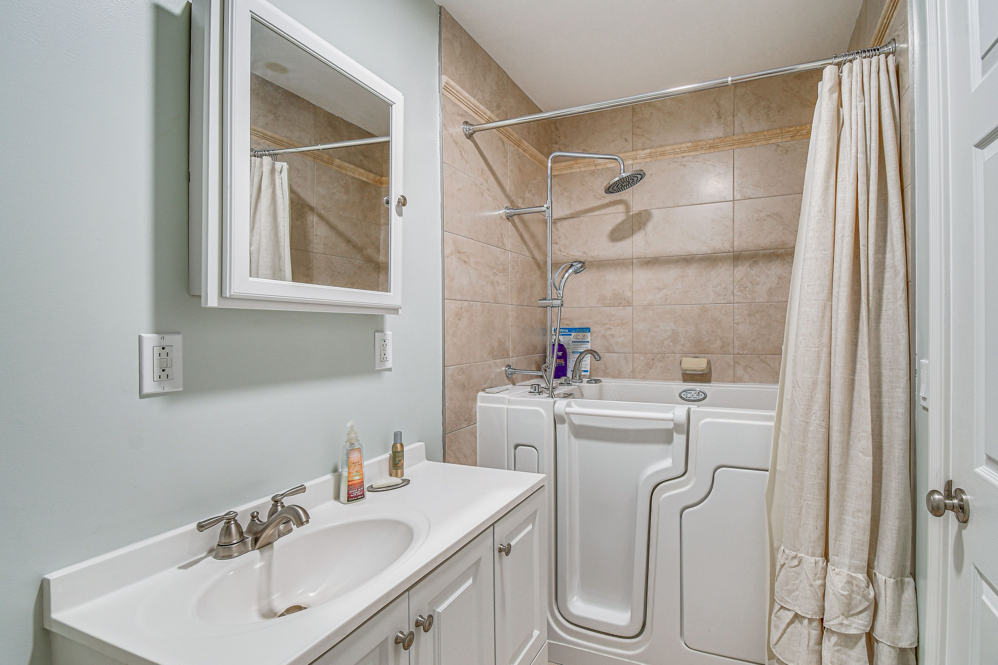 En-Suite Bathroom | 1st Floor | Towels Provided