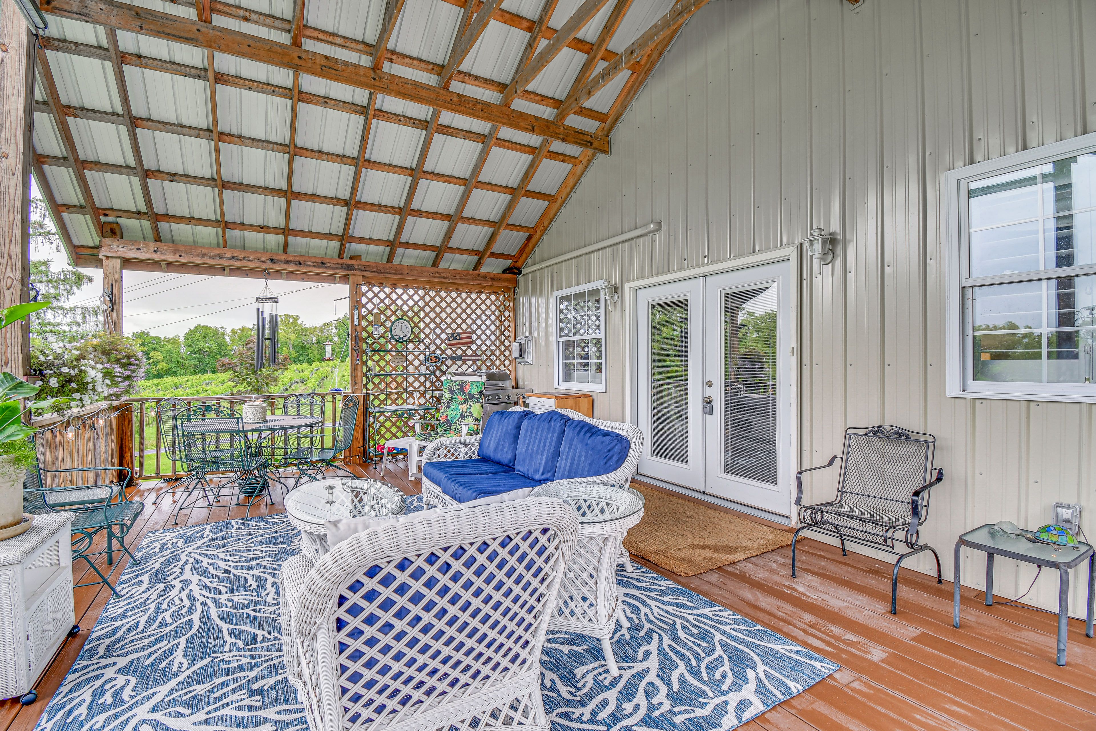 Deck | Outdoor Dining | Gas Grill | Lake View