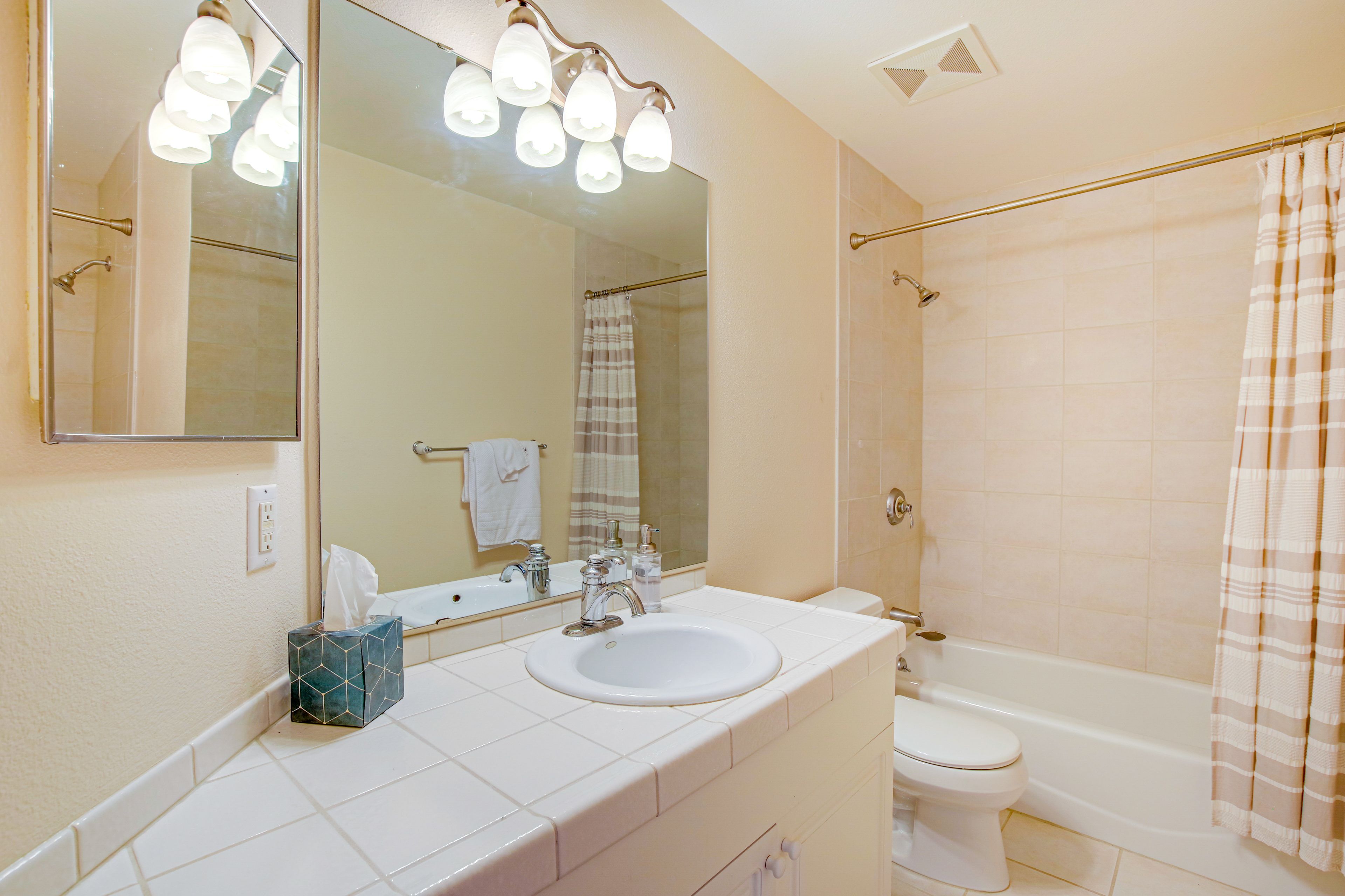 Bathroom | 2nd Floor