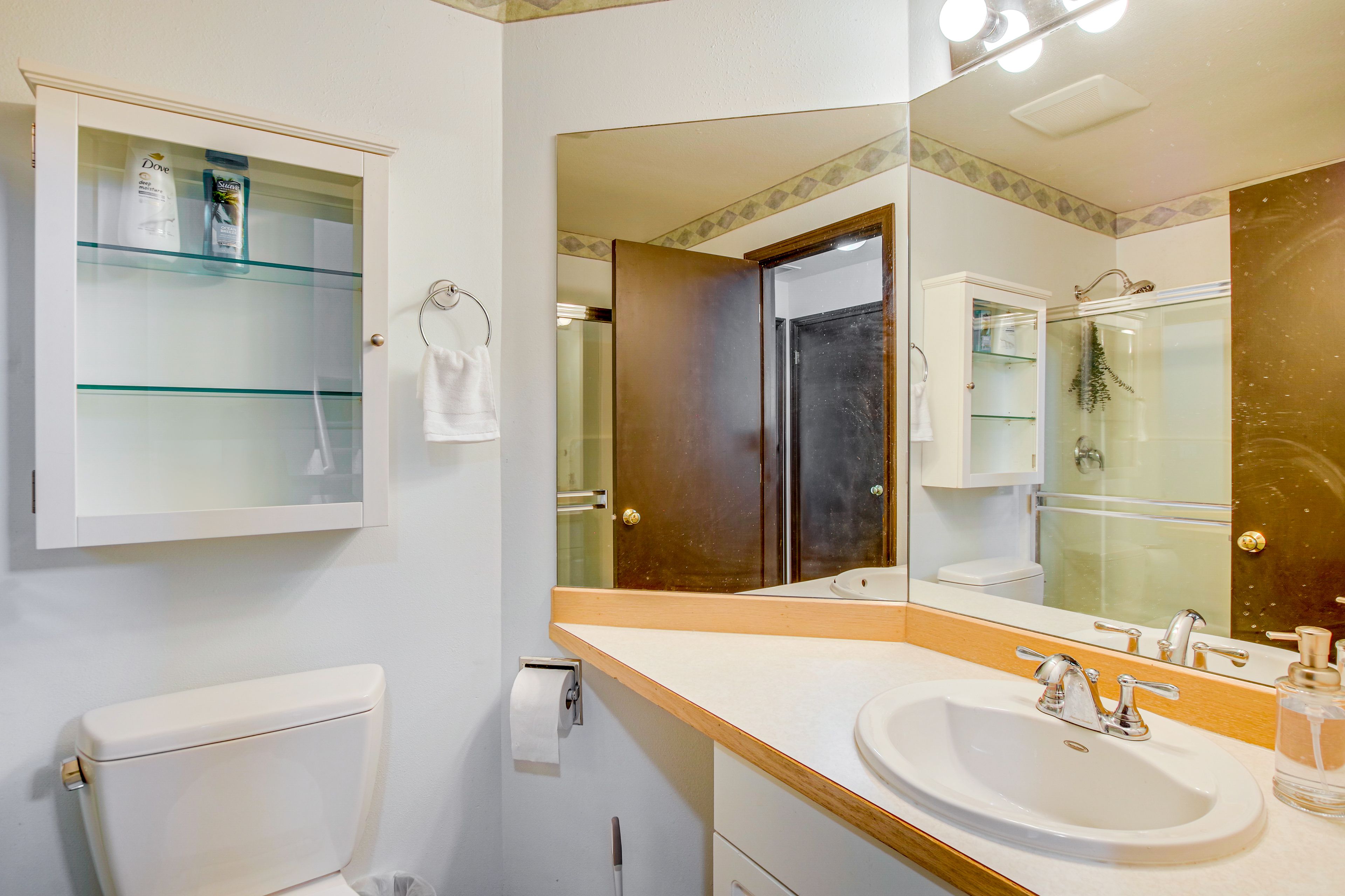 Bathroom | 1st Floor