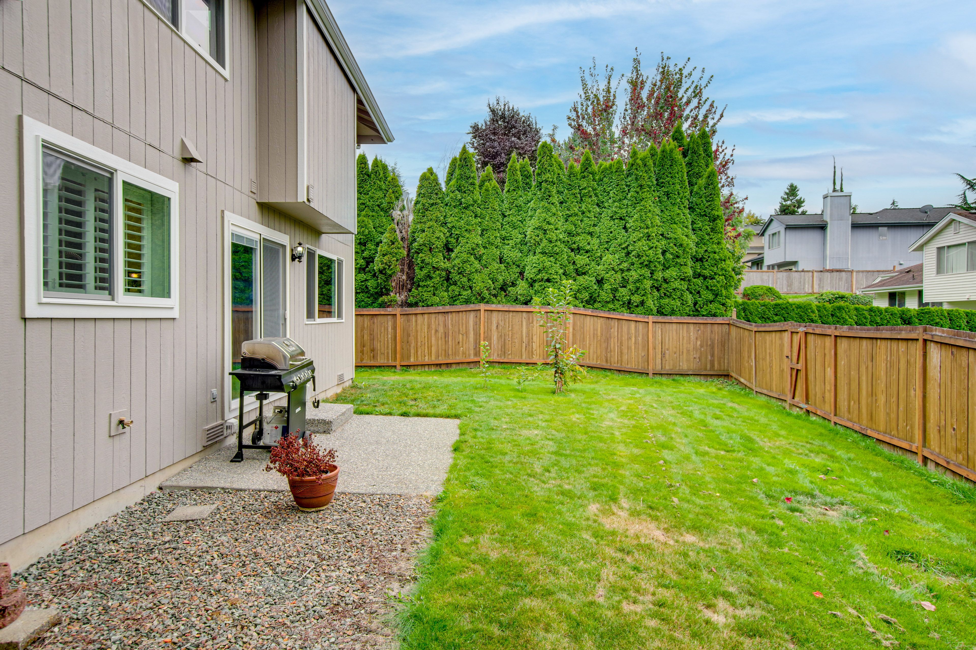 Fenced Backyard | Gas Grill | Fire Pit