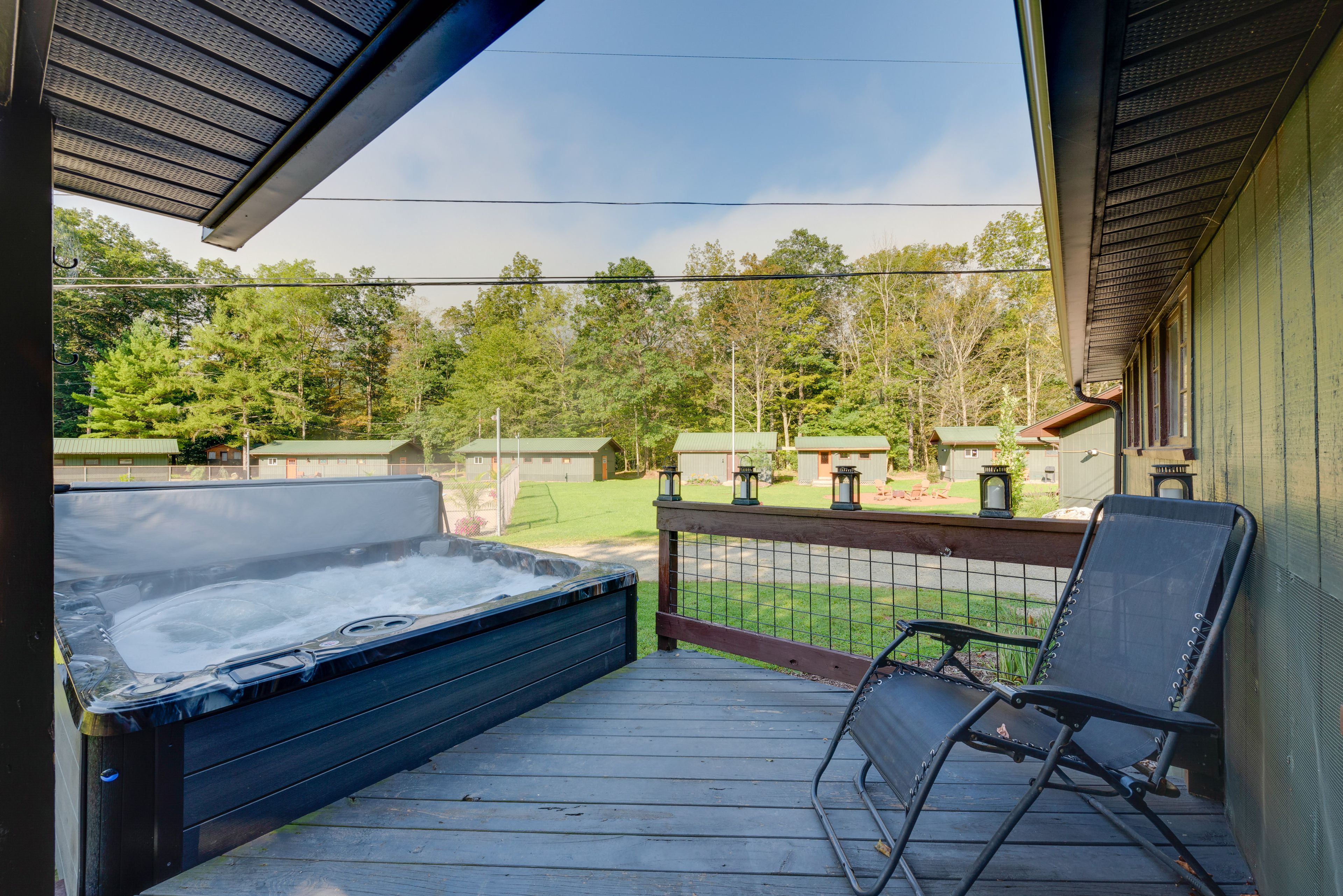 Private Hot Tub | Fire Pit | Charcoal Grill | Front Porch