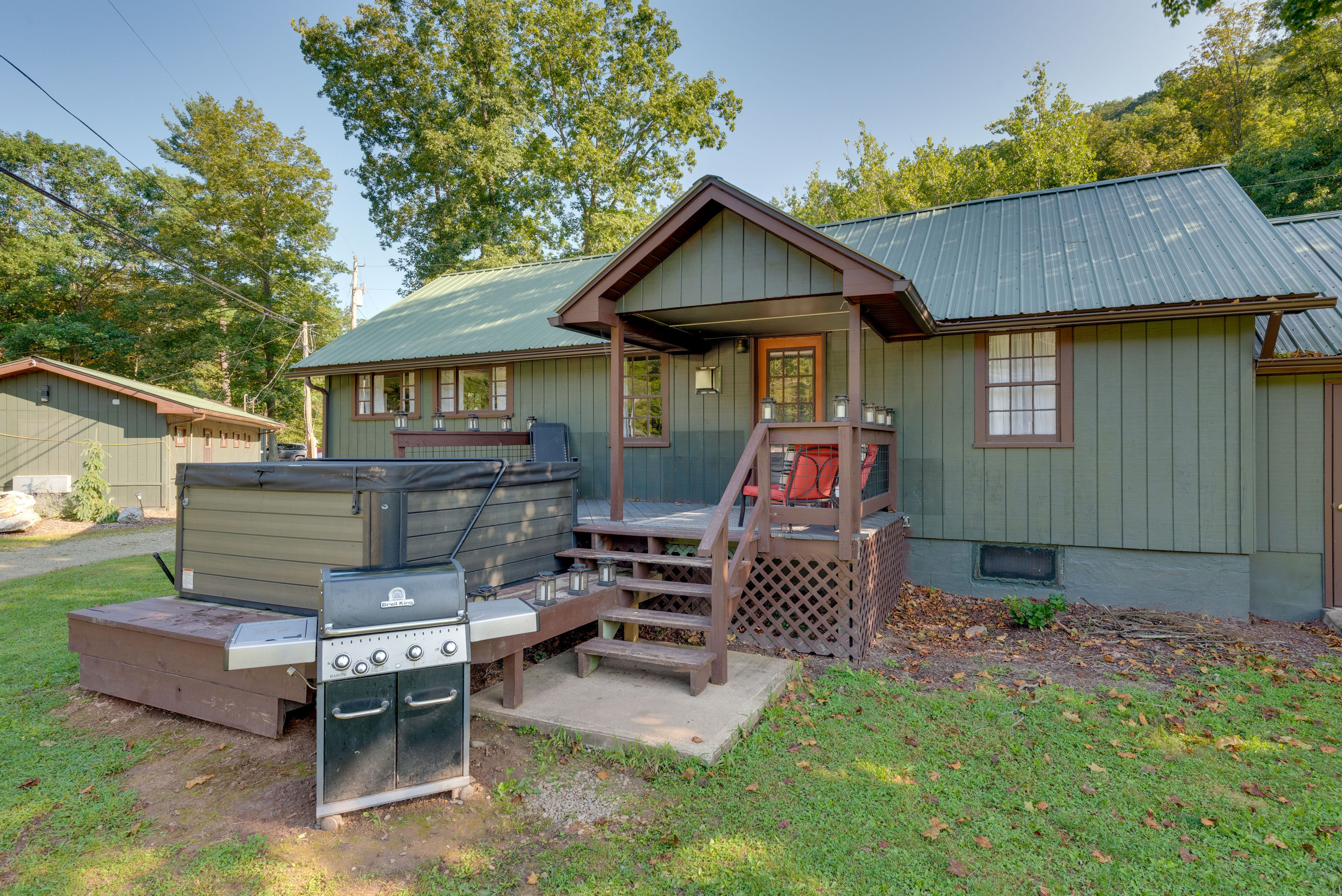 Hillsgrove Vacation Rental | 2BR | 1BA | 800 Sq Ft | Stairs to Enter