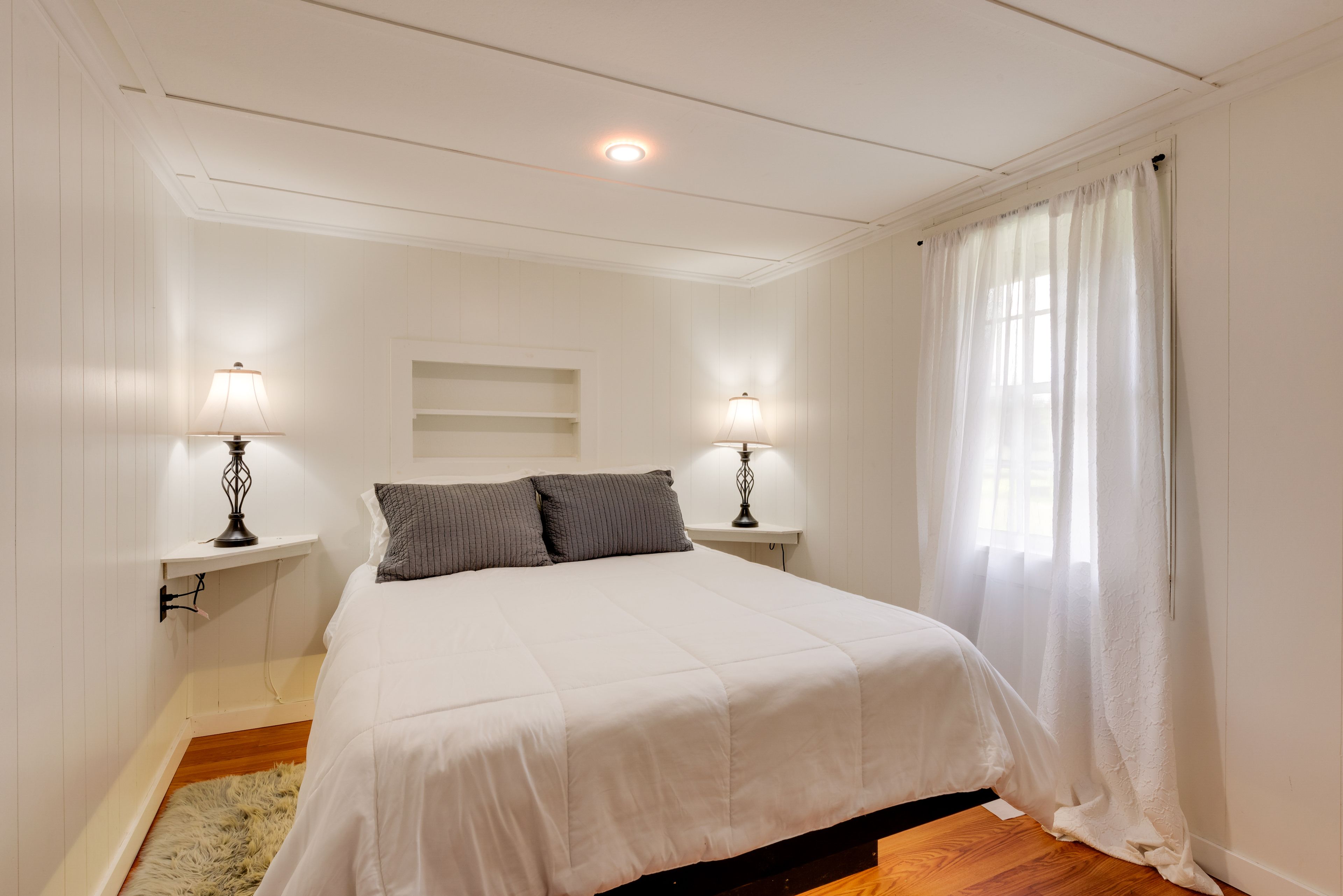 Bedroom 2 | Queen Bed