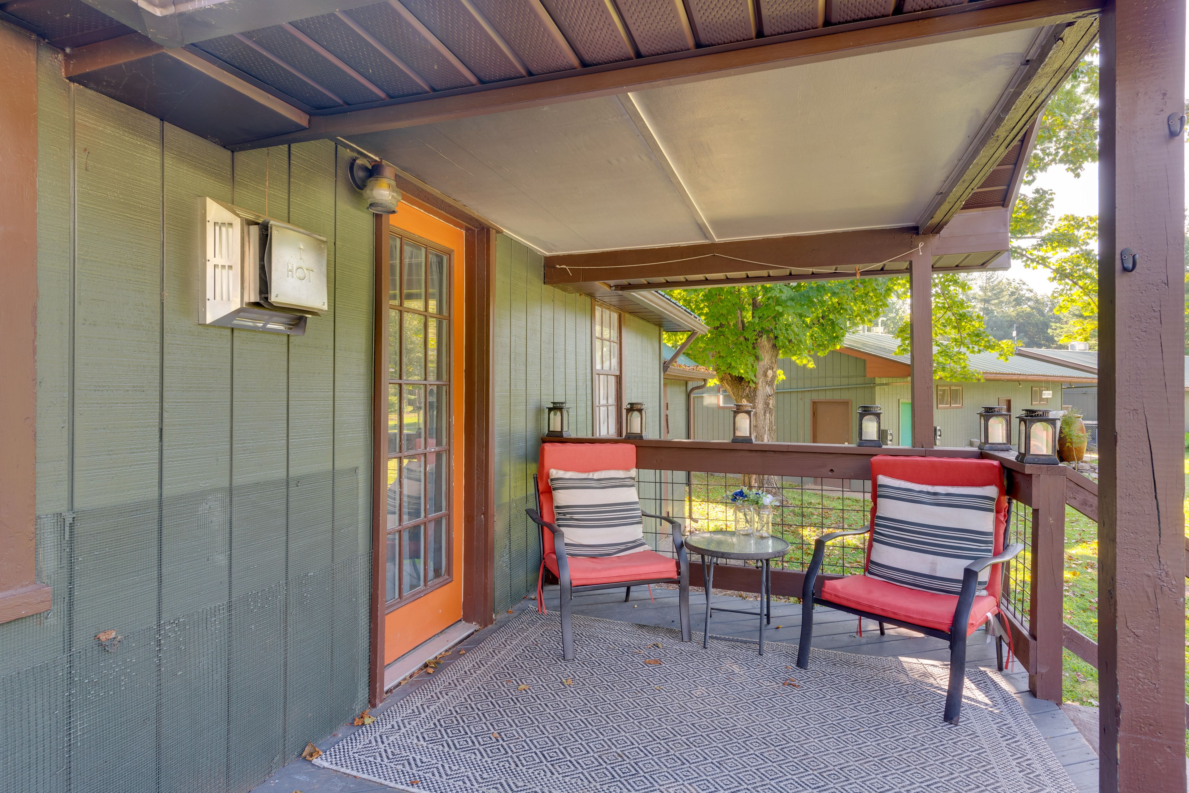 Private Front Porch | Hot Tub