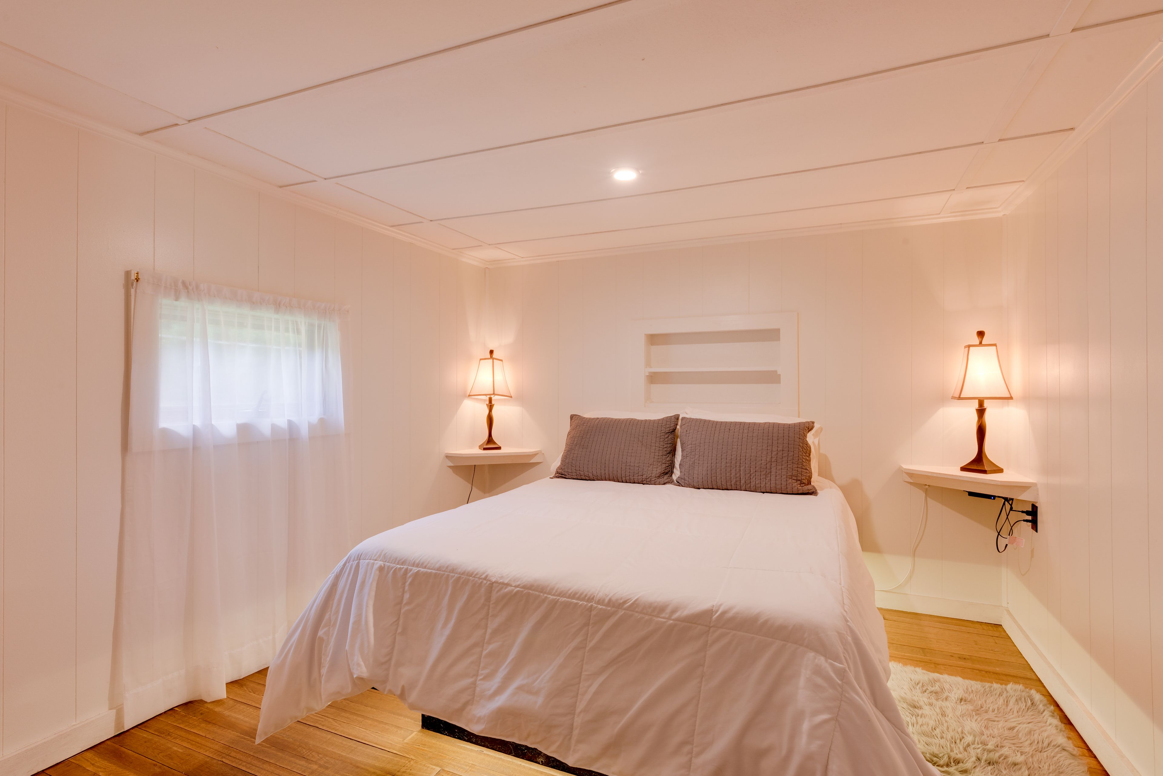 Bedroom 1 | Queen Bed