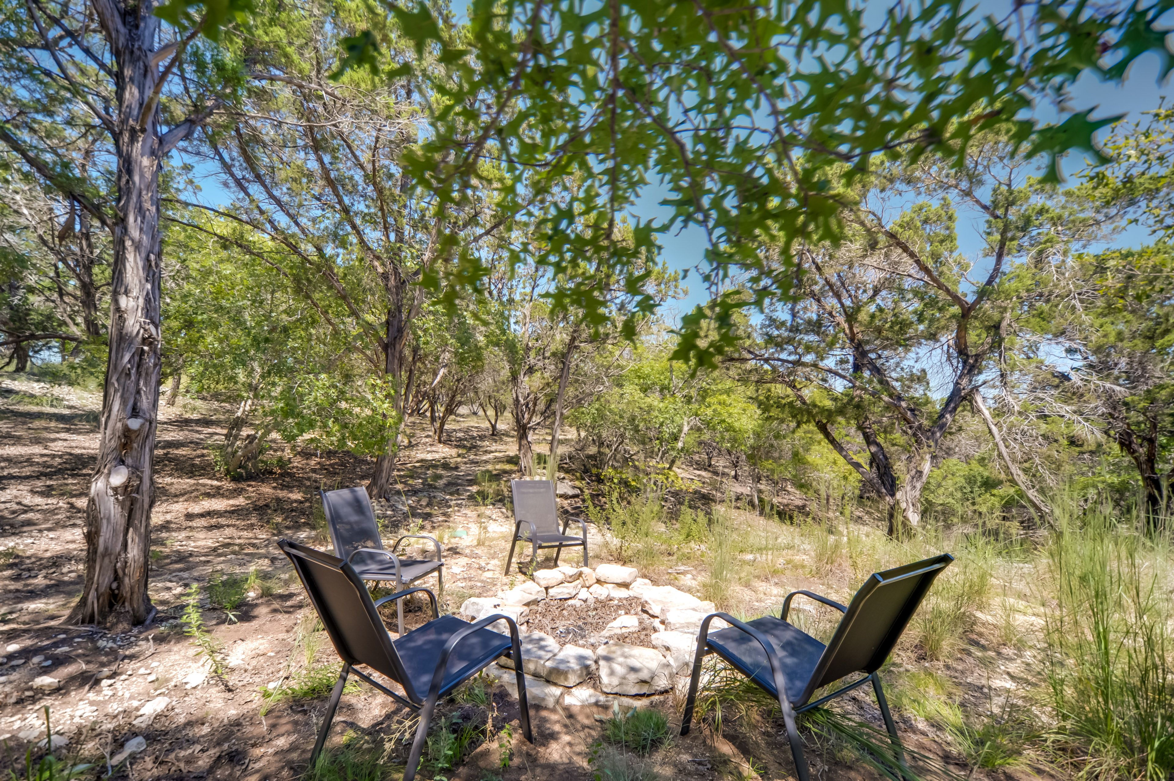Shared Outdoor Space | Horseshoes | Picnic Table | Scenic Views | 25 Acres