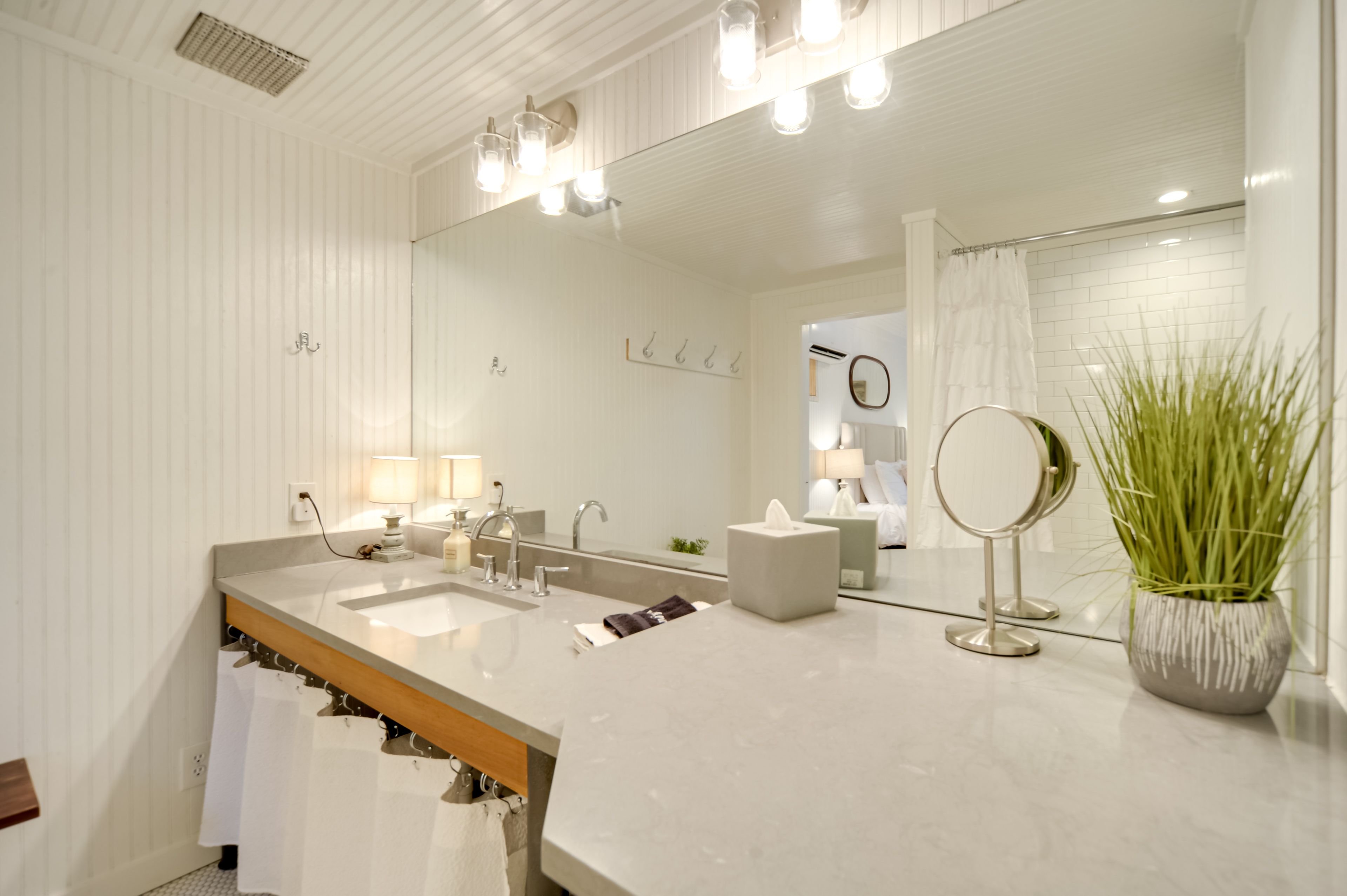 Full Bathroom | 1st Floor