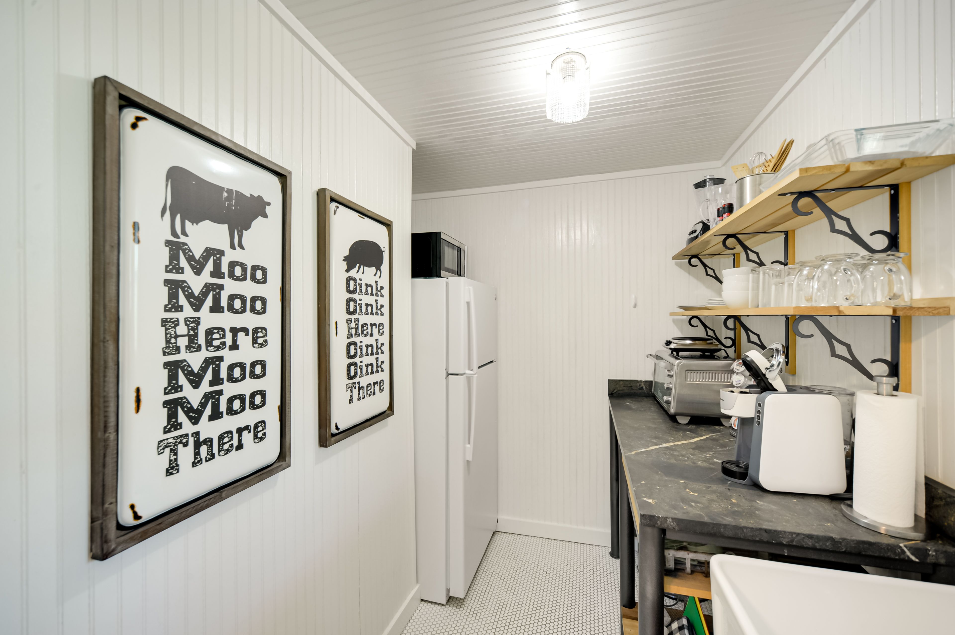 Kitchenette | 1st Floor | Blender | Hot Plate