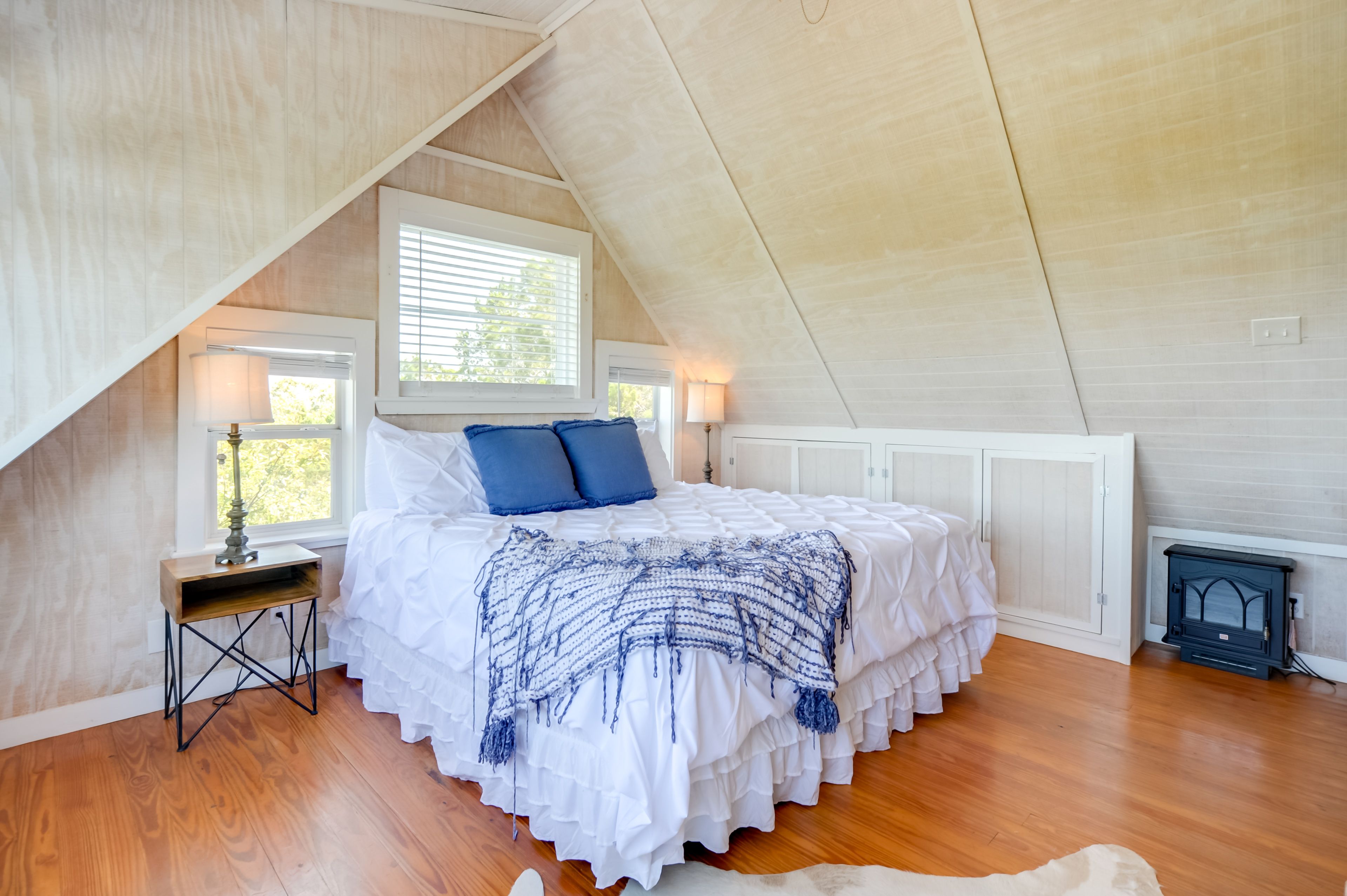 Studio | Loft | King Bed