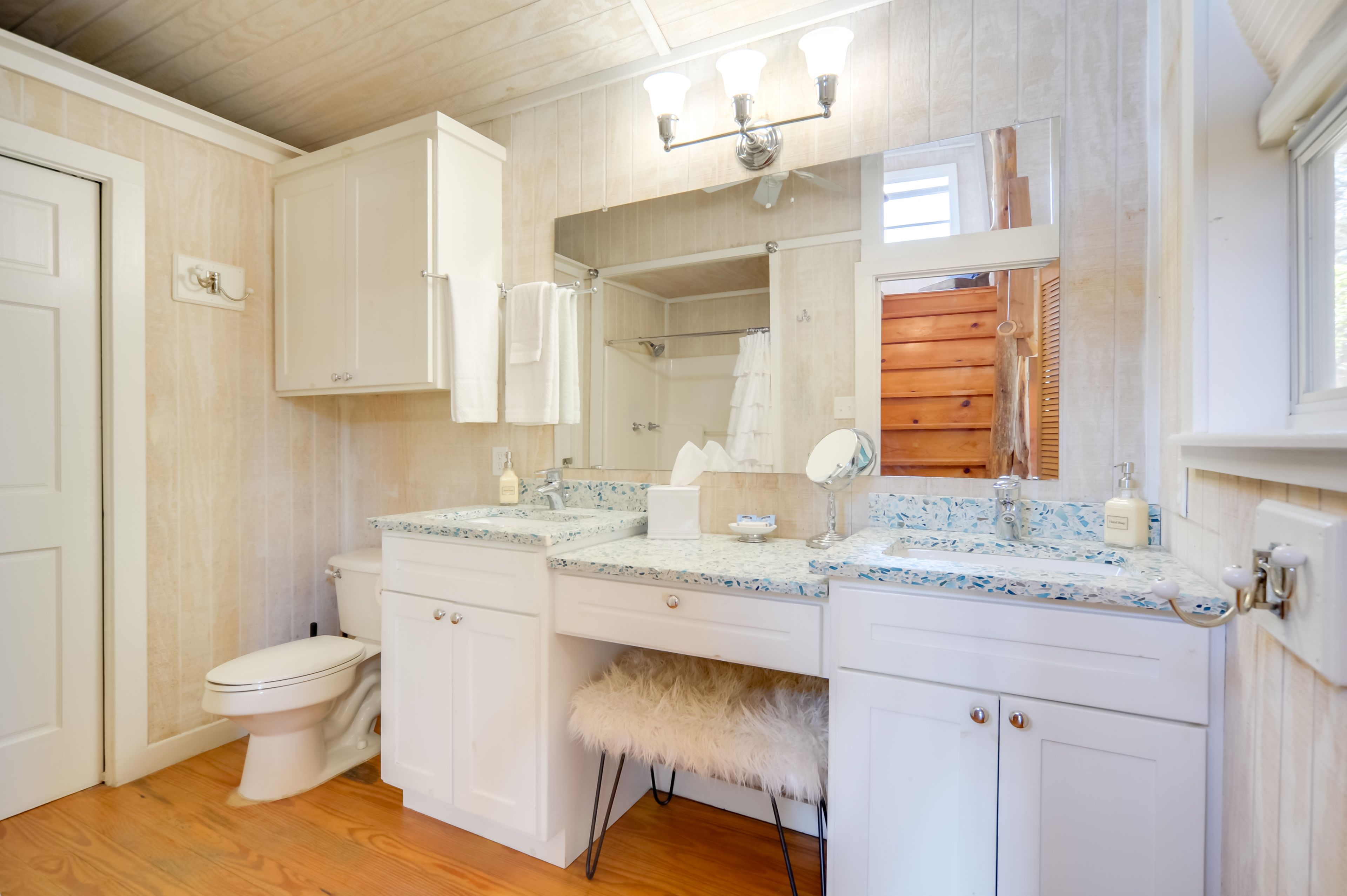 Full Bathroom | 1st Floor