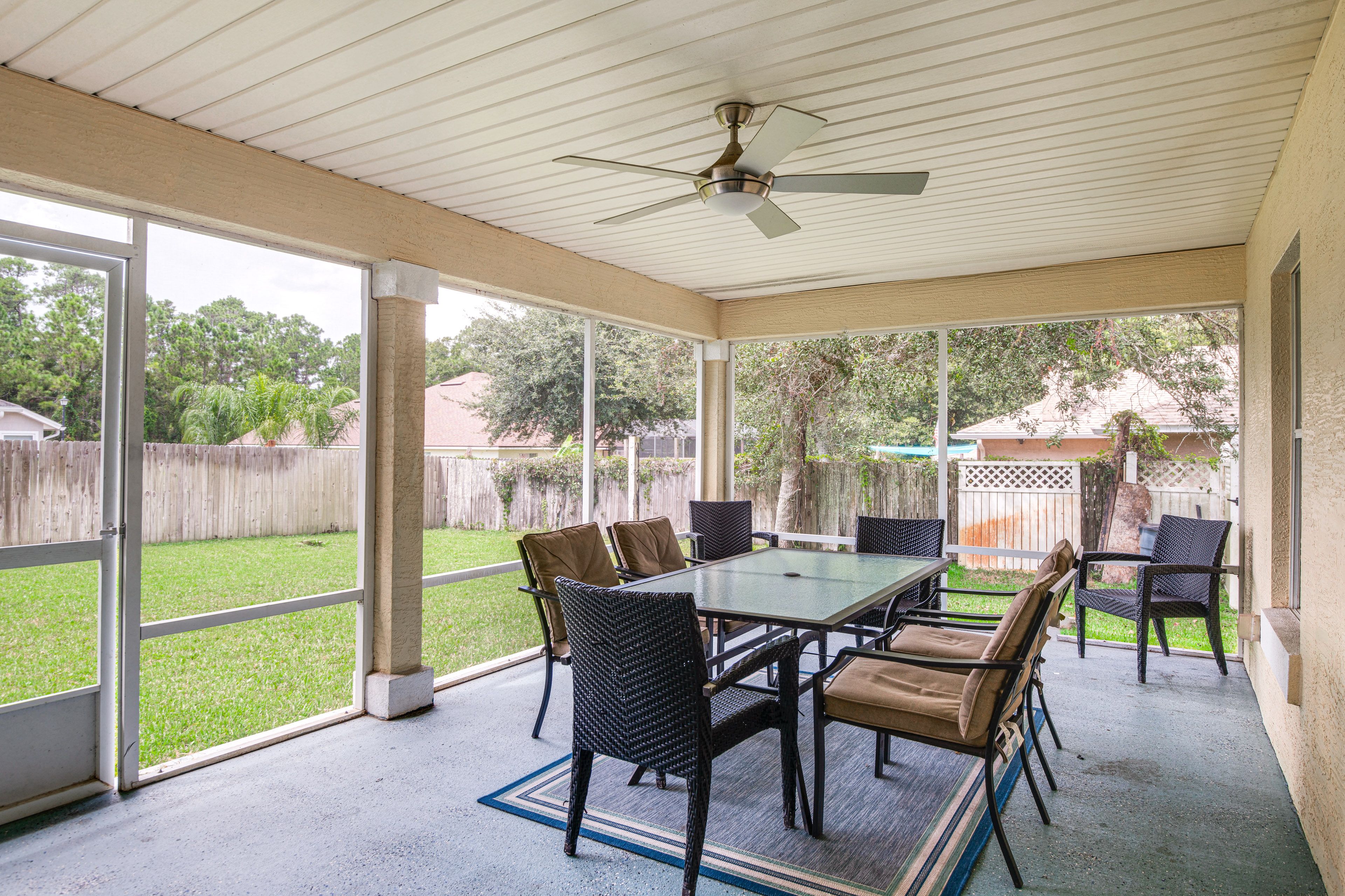 Screened-In Lanai | Outdoor Dining Table | Balcony