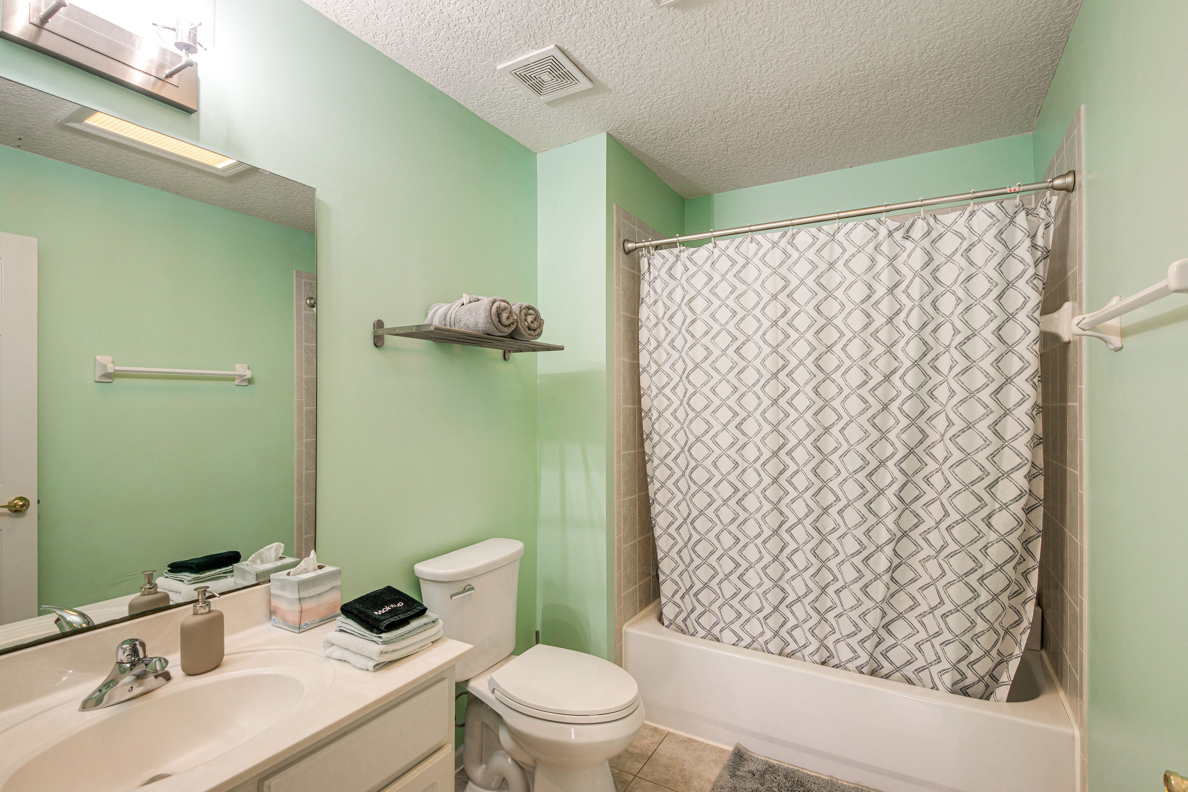 En-Suite Bathroom | 2nd Floor