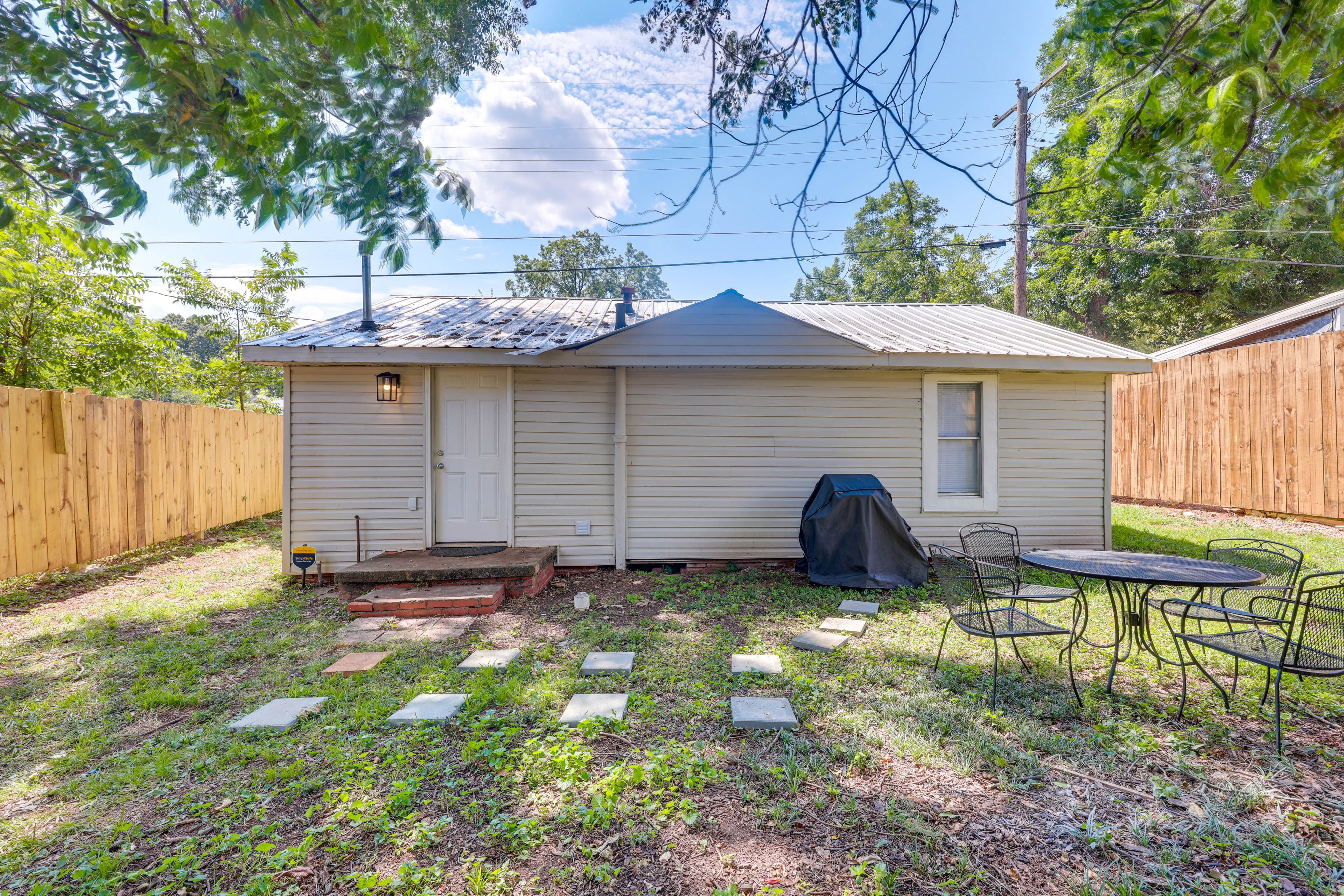 Exterior | Parking | On-Site (2 Vehicles)