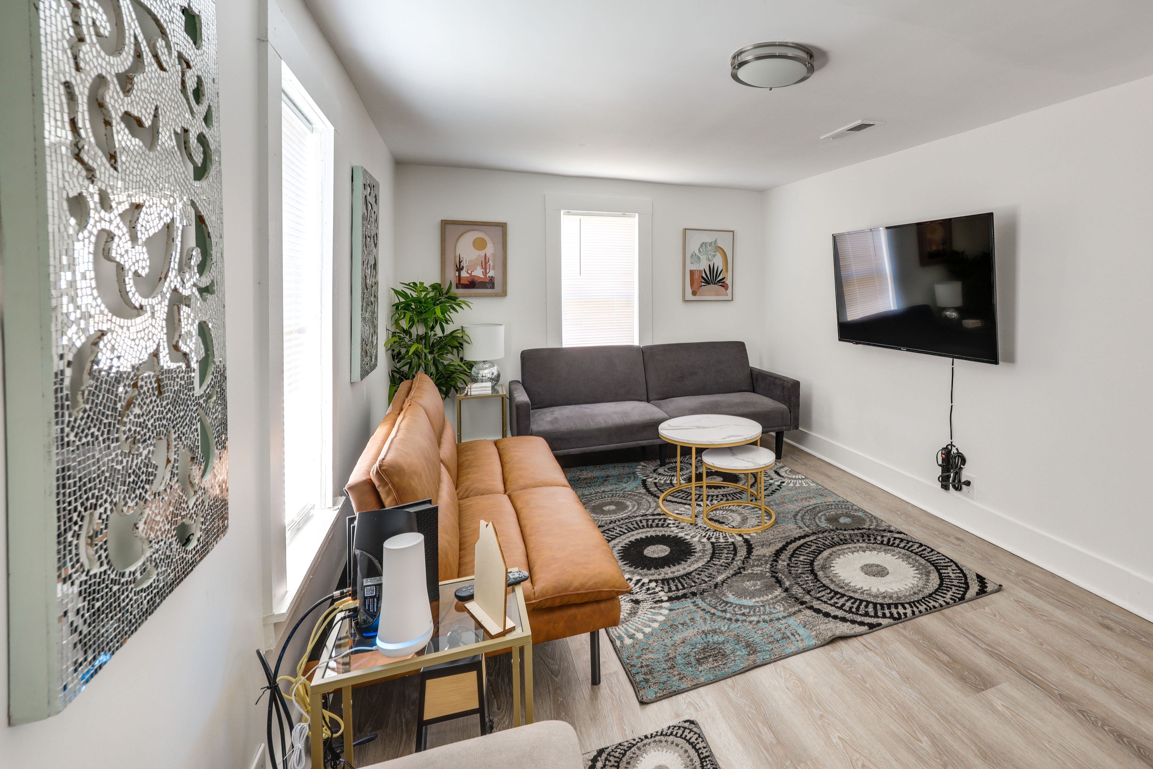 Living Room | 2 Futons | Free WiFi | Central A/C & Heat | Smart TV