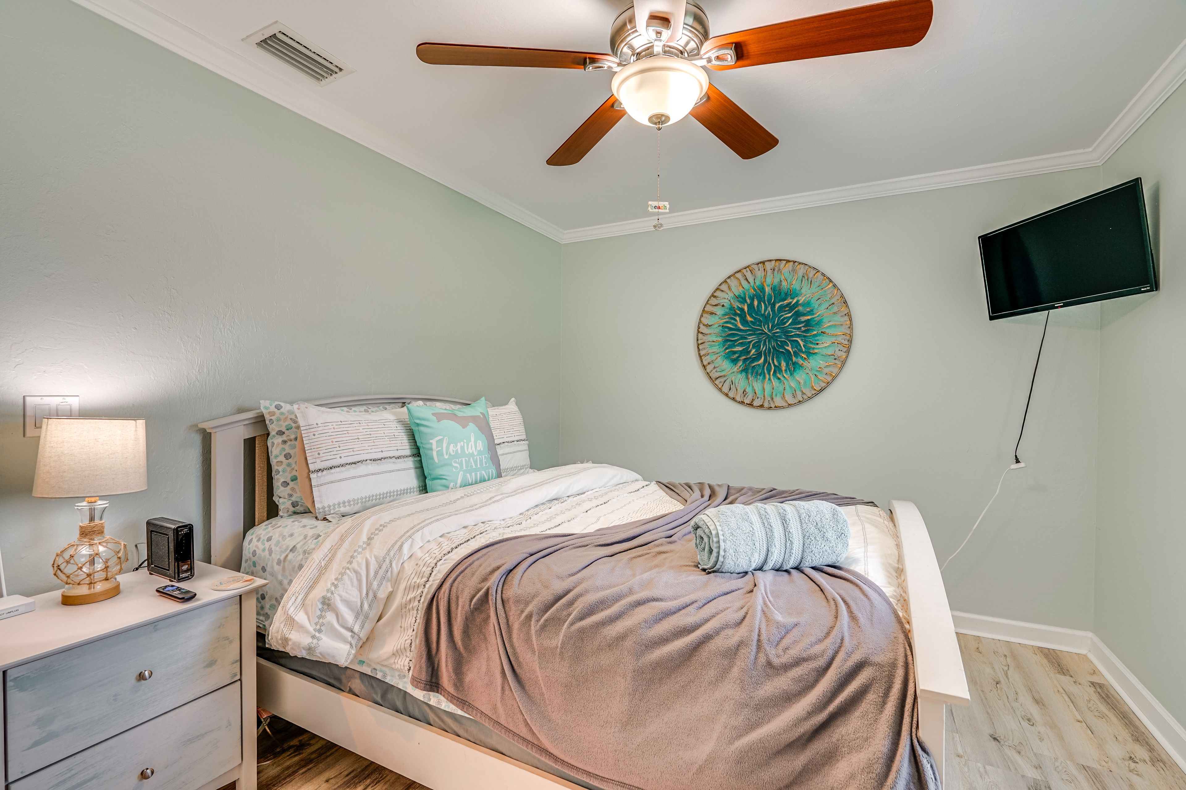Bedroom 2 | Queen Bed