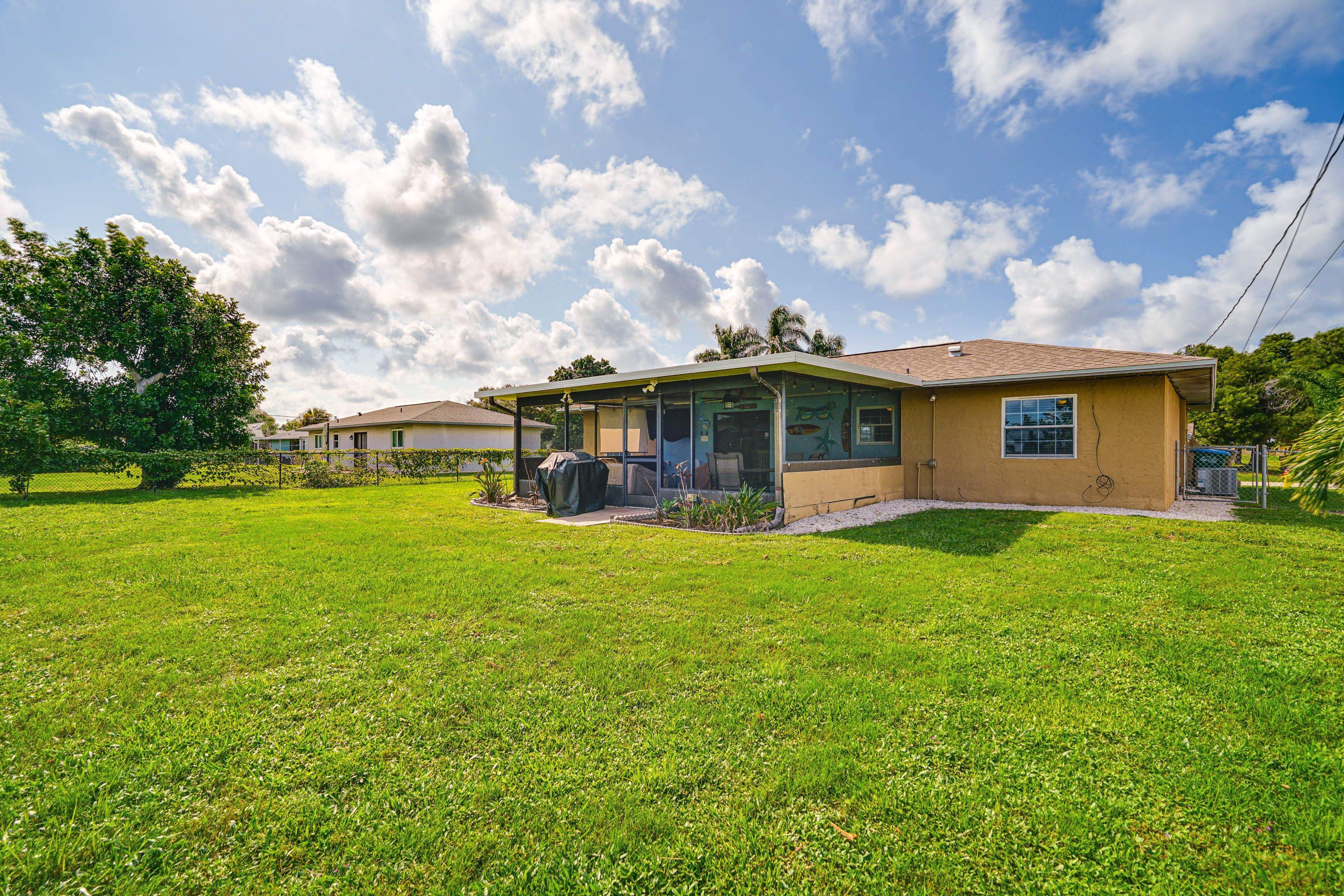 Private Backyard | Gas Grill