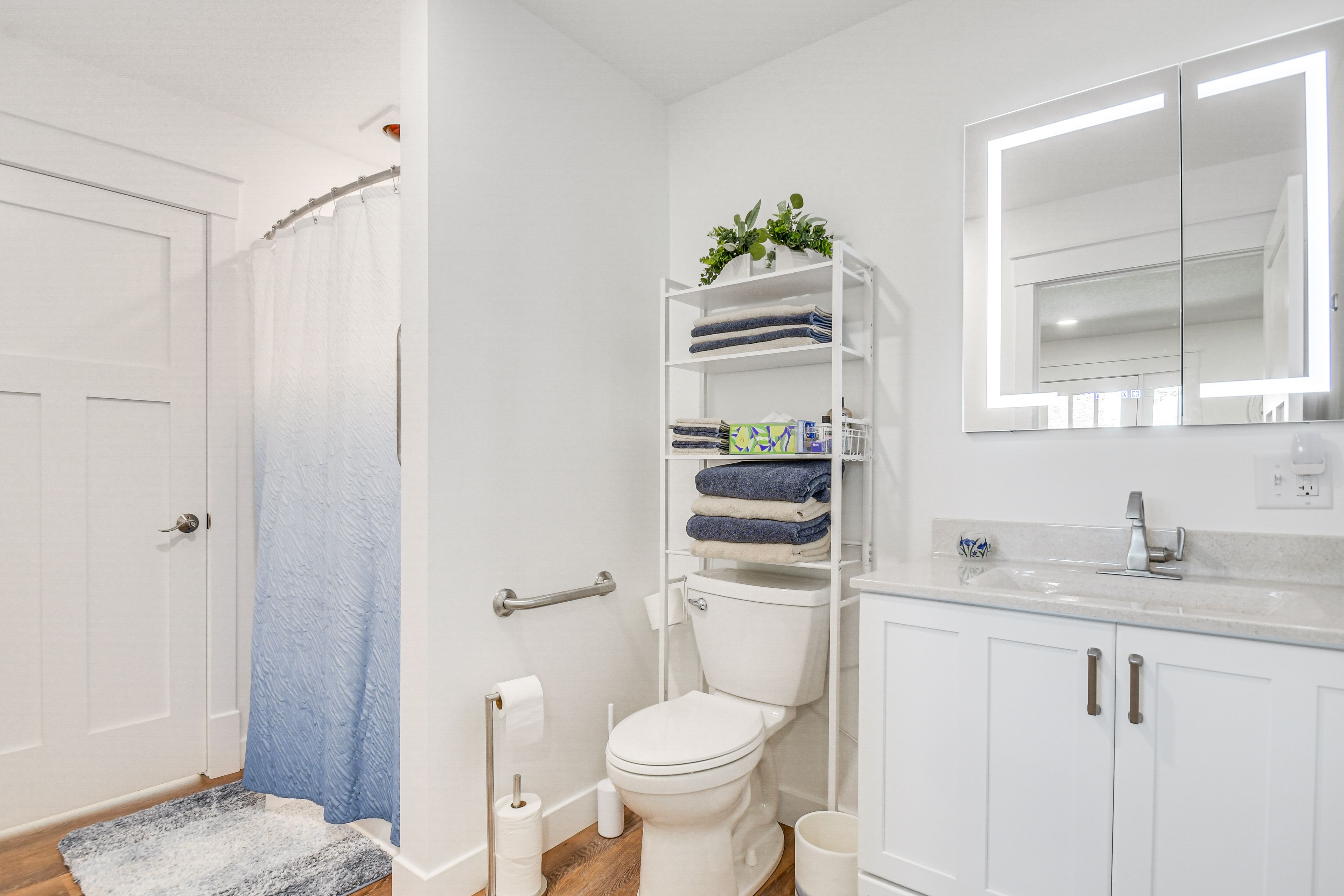 Full Bathroom