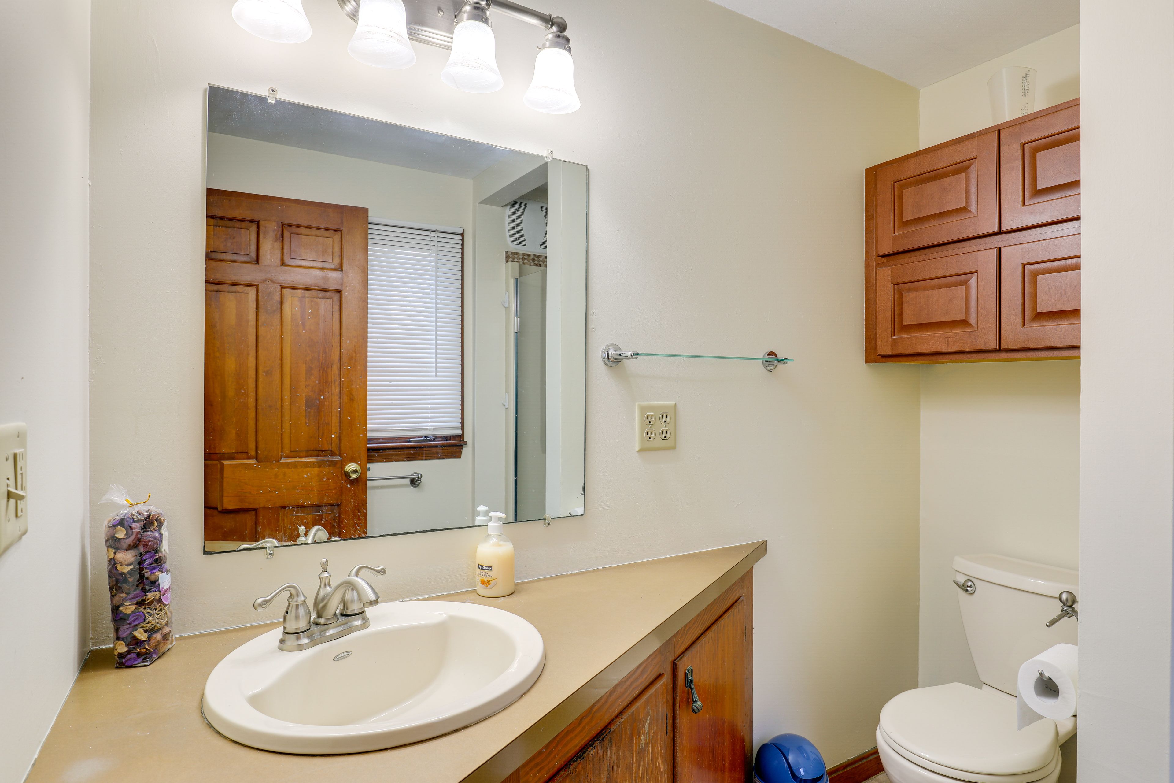 Bathroom | 1st Floor