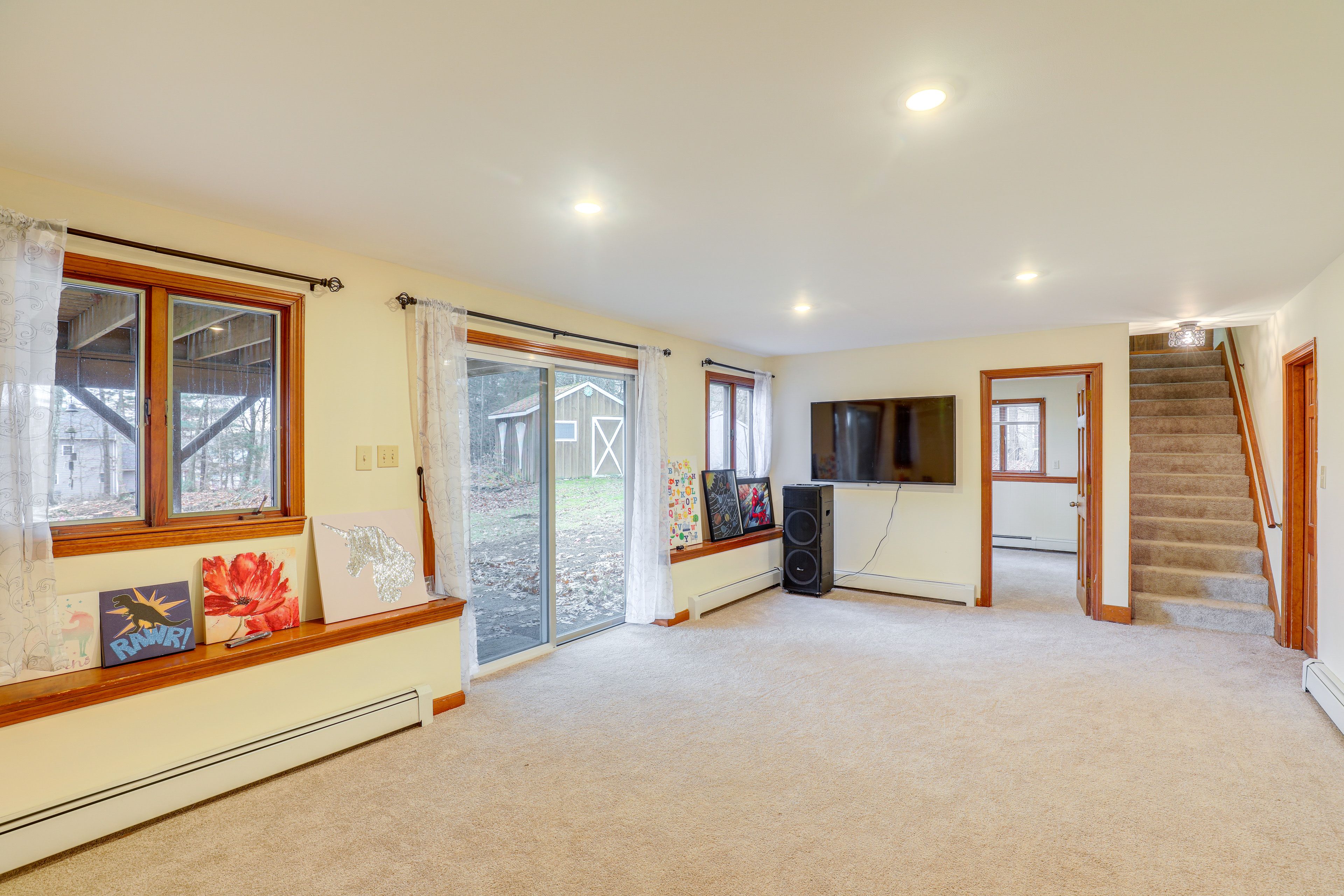 Basement | Smart TV | Twin Daybed | Basement Level