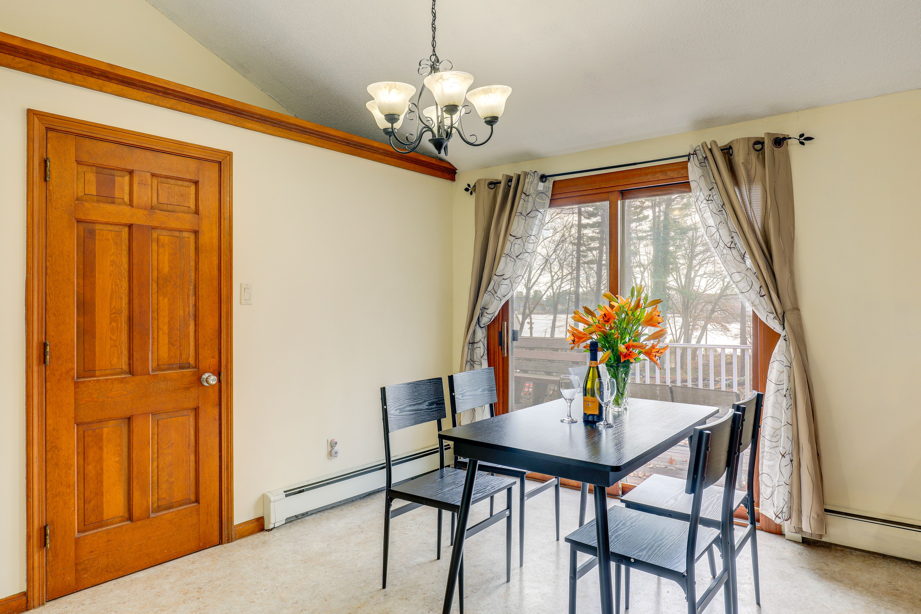 Dining Area | 1st Floor