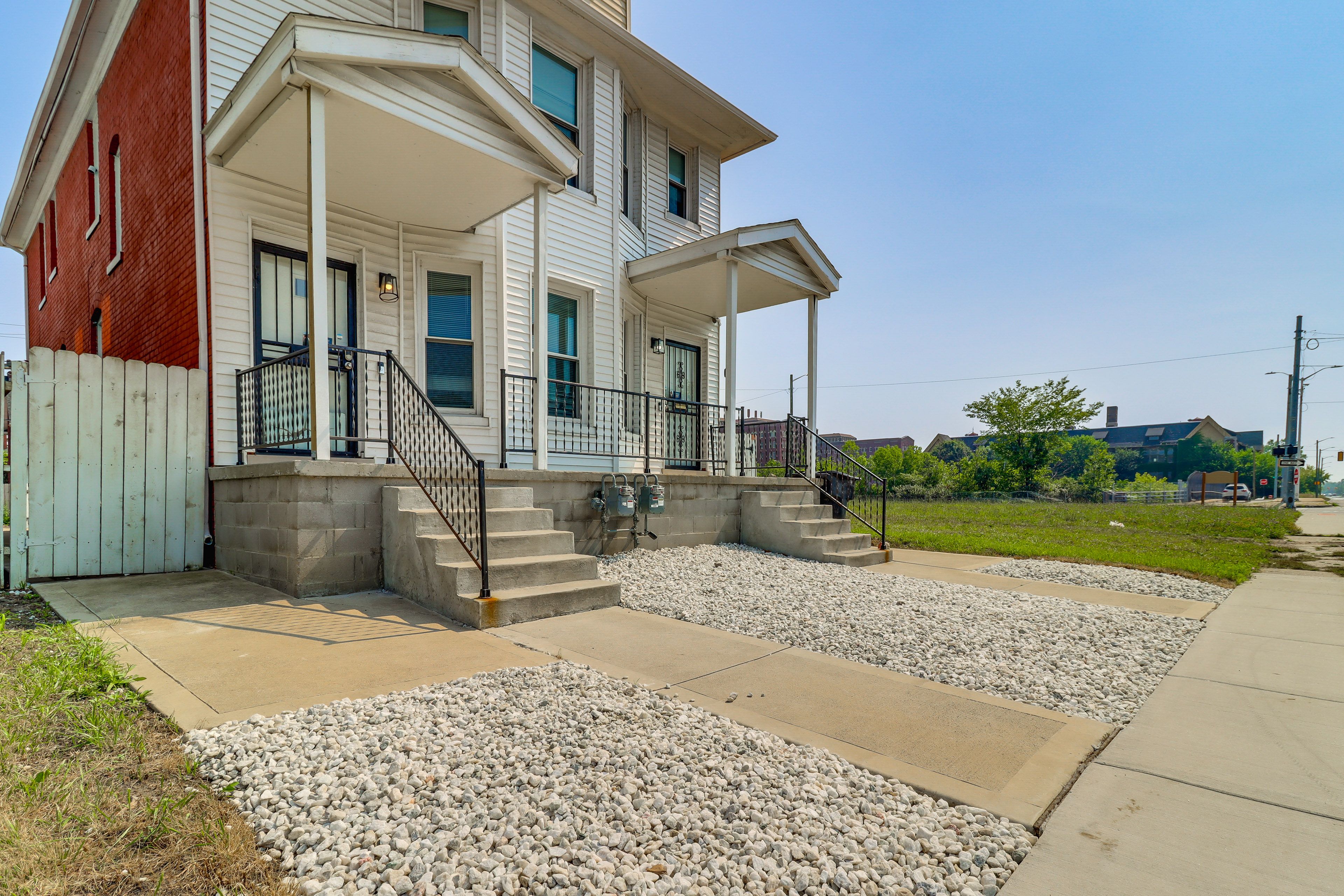 Property Exterior | Single-Story Apartment | 2nd-Floor Unit