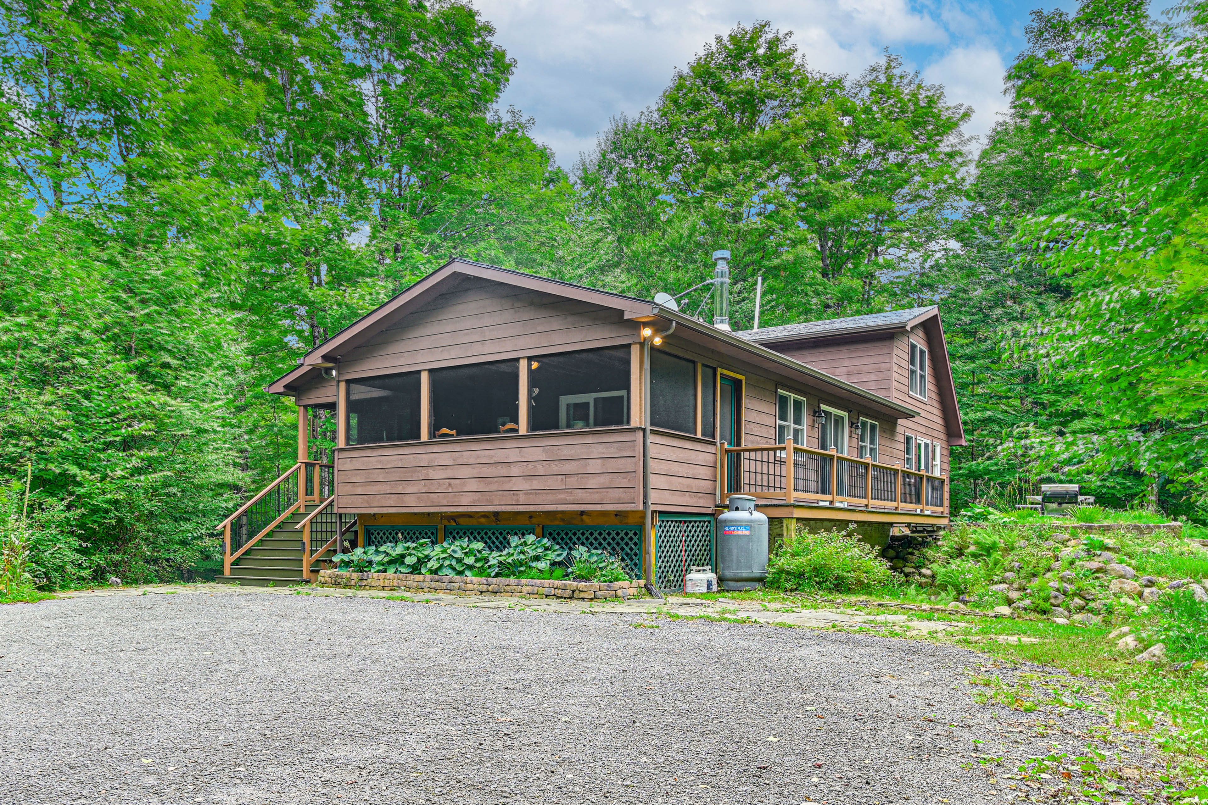 Parking | Driveway (4 Vehicles)