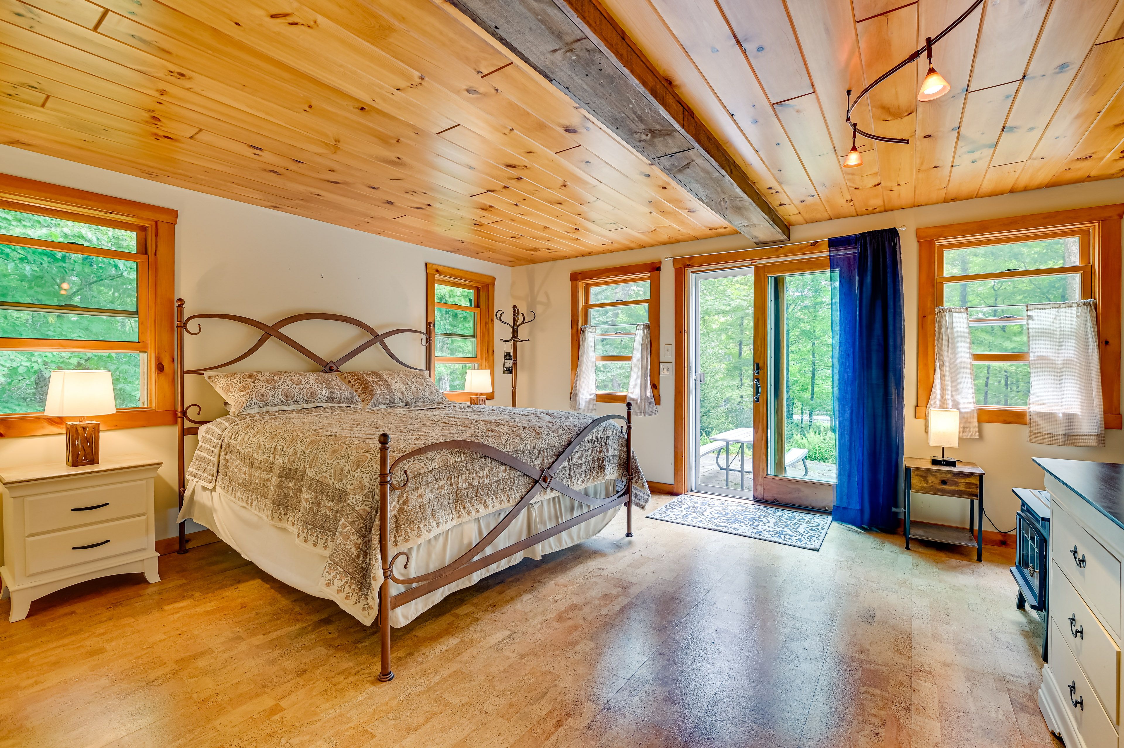 Bedroom 1 | King Bed | Linens Provided | 1st Floor