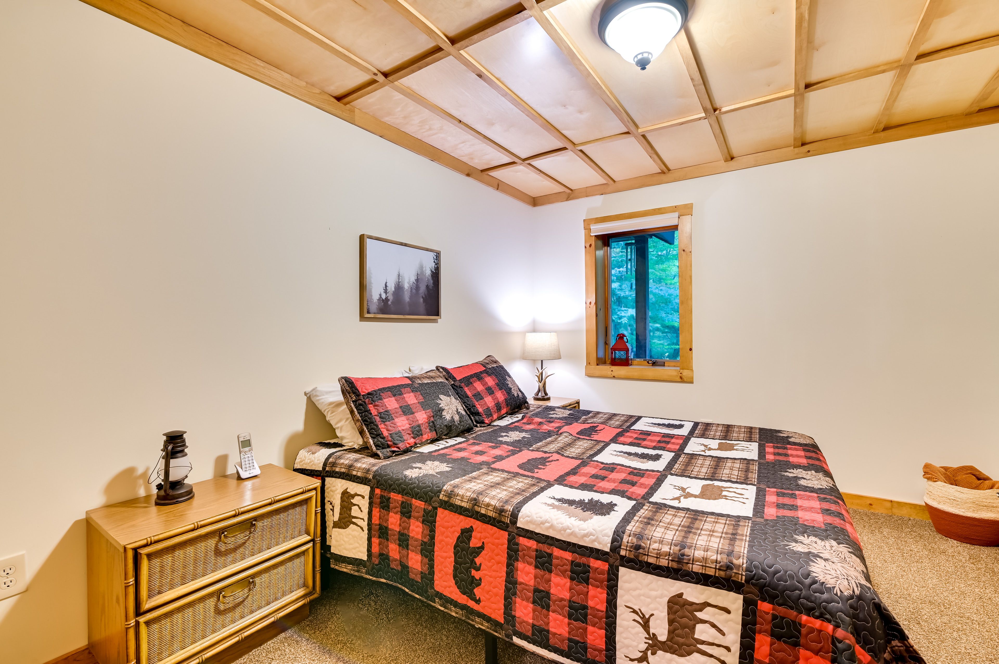 Bedroom 2 | Queen Bed | Basement Level