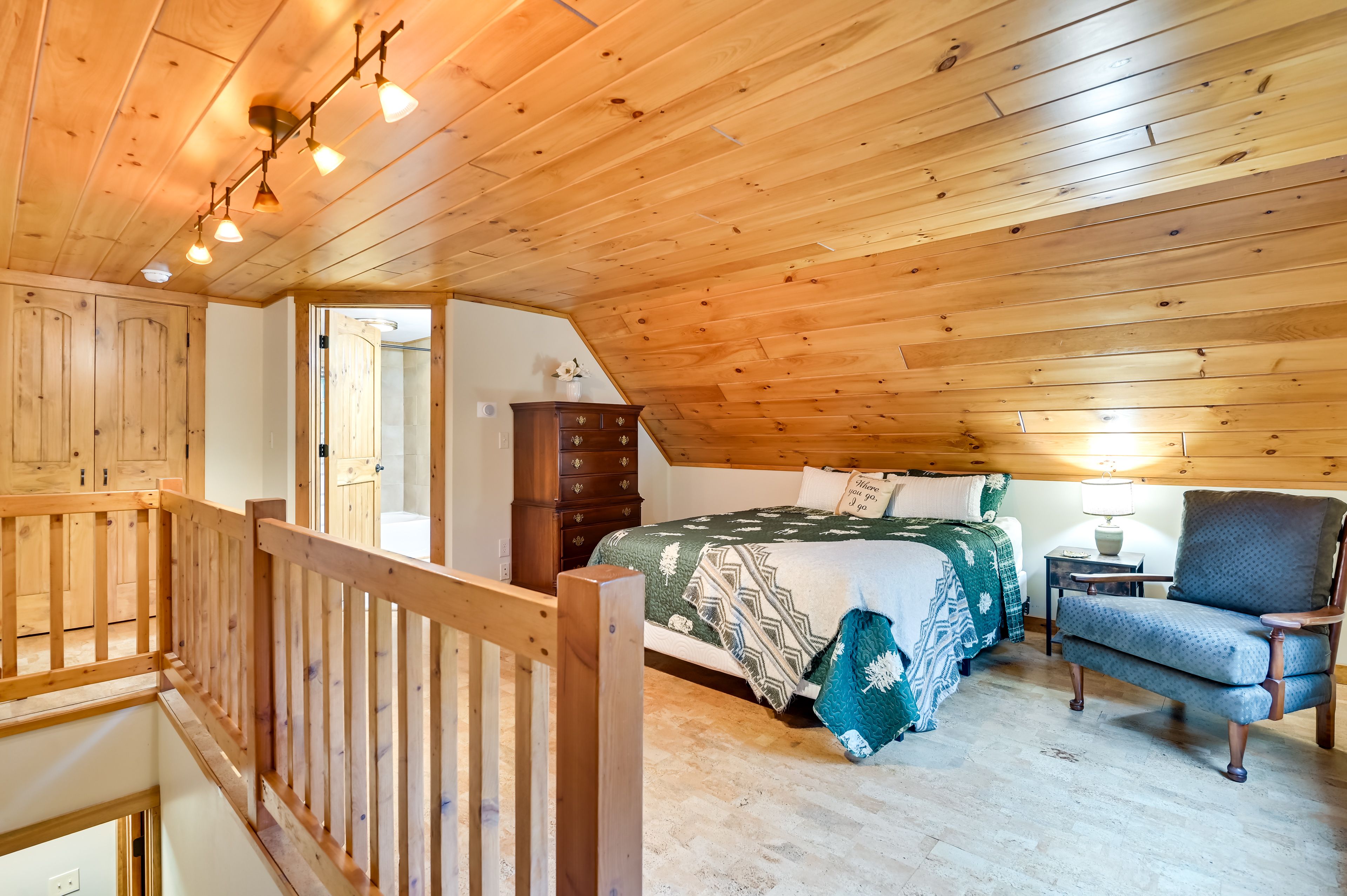 Bedroom 4 (Loft) | Queen Bed | 2nd Floor