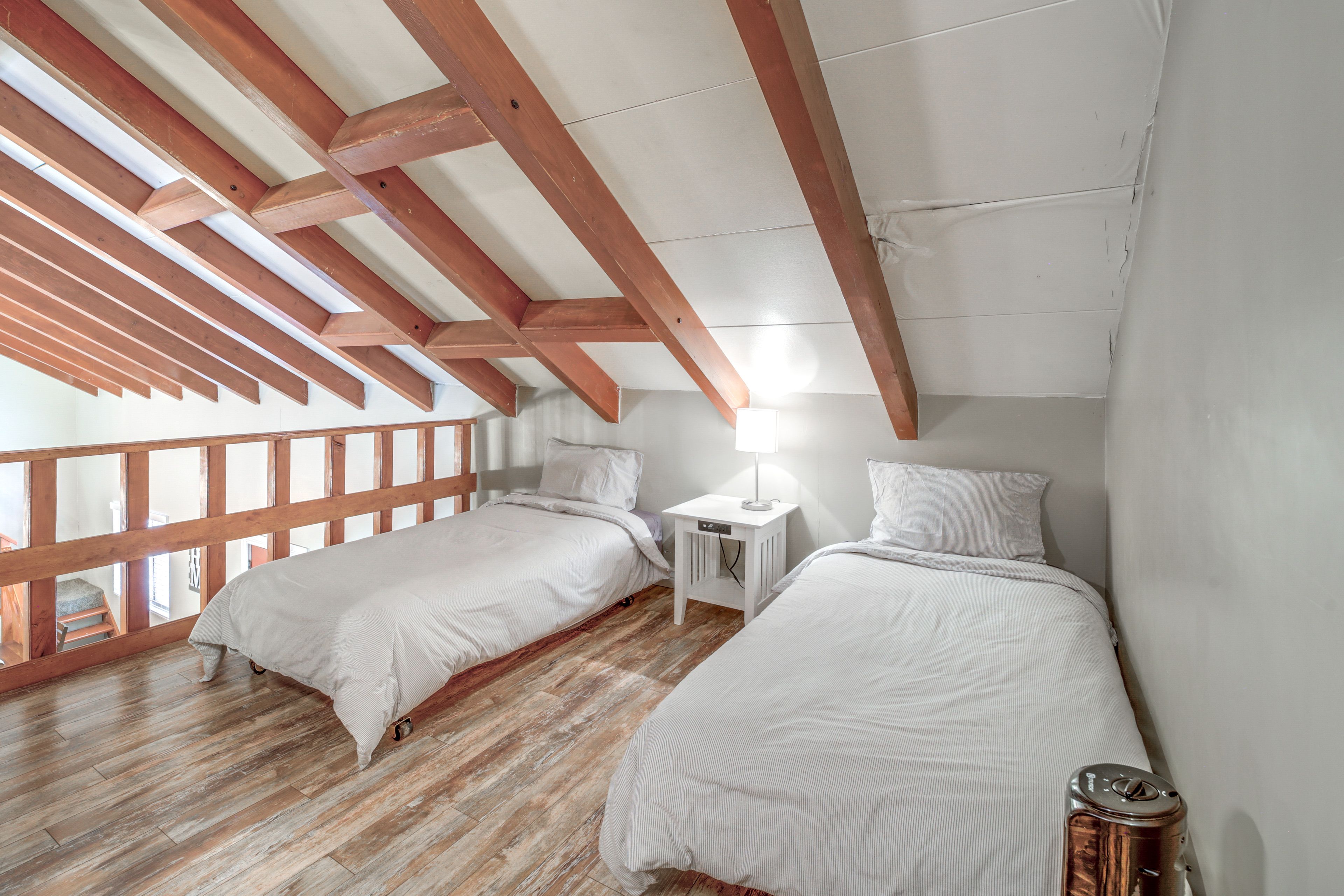 Loft | 2 Twin Beds | 2nd Floor