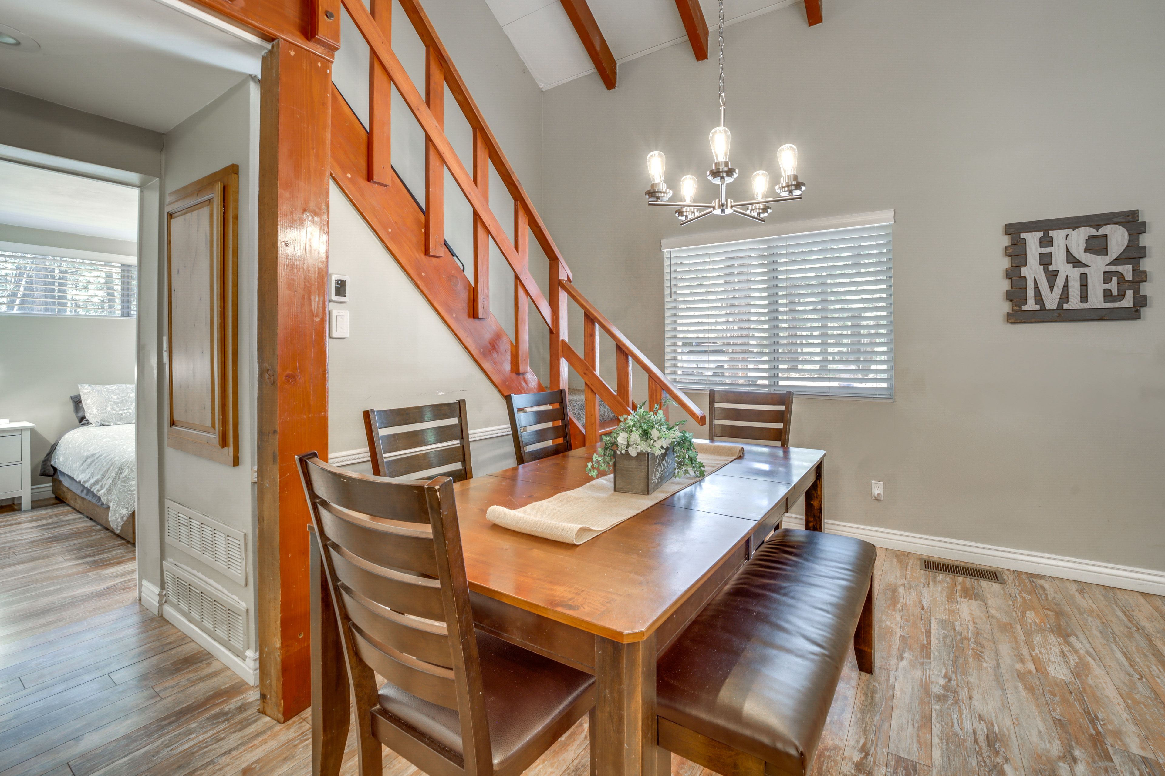 Dining Area | Dishware/Flatware Provided | 1st Floor