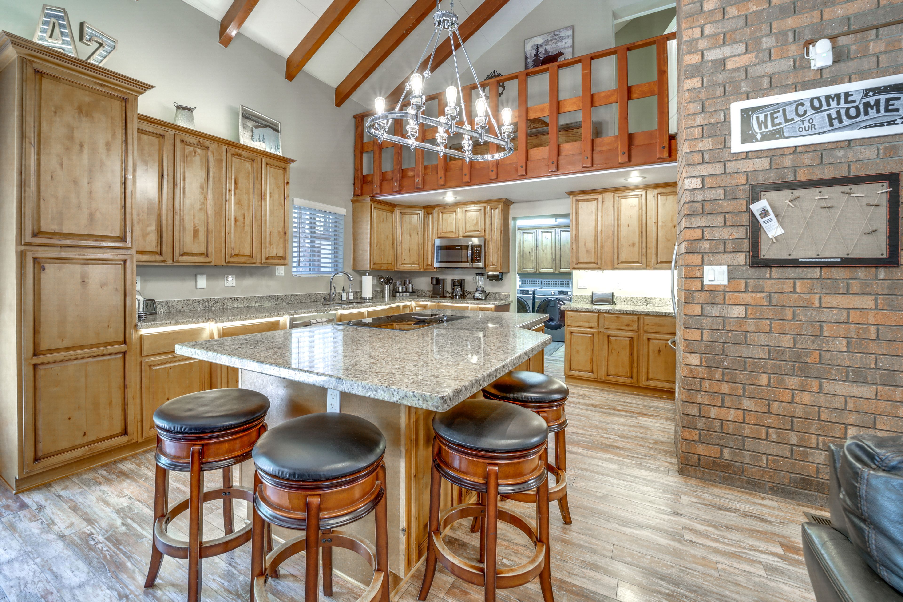 Kitchen | Refrigerator | Dishwasher | 1st Floor