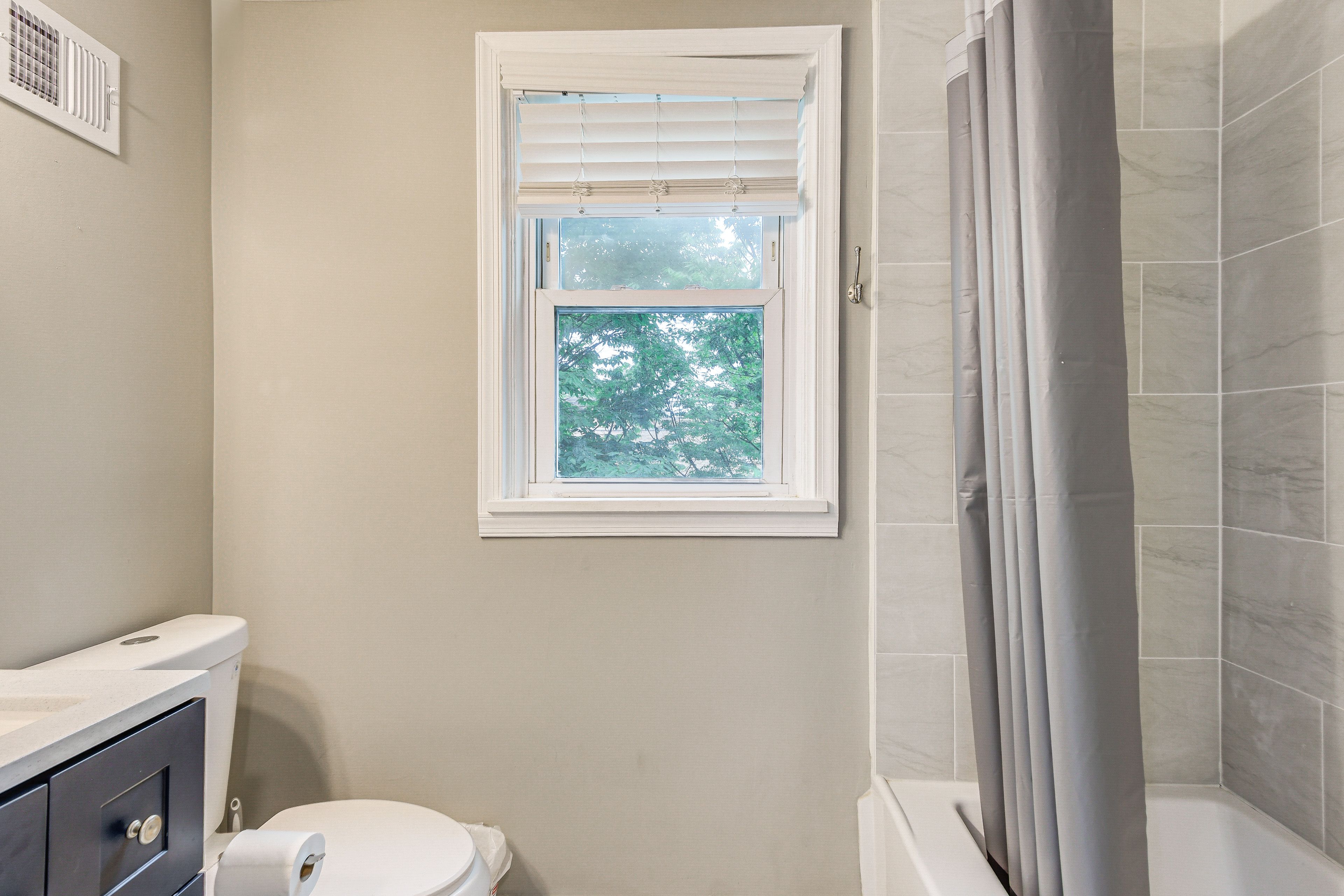 Bathroom | Complimentary Toiletries | 2nd Floor