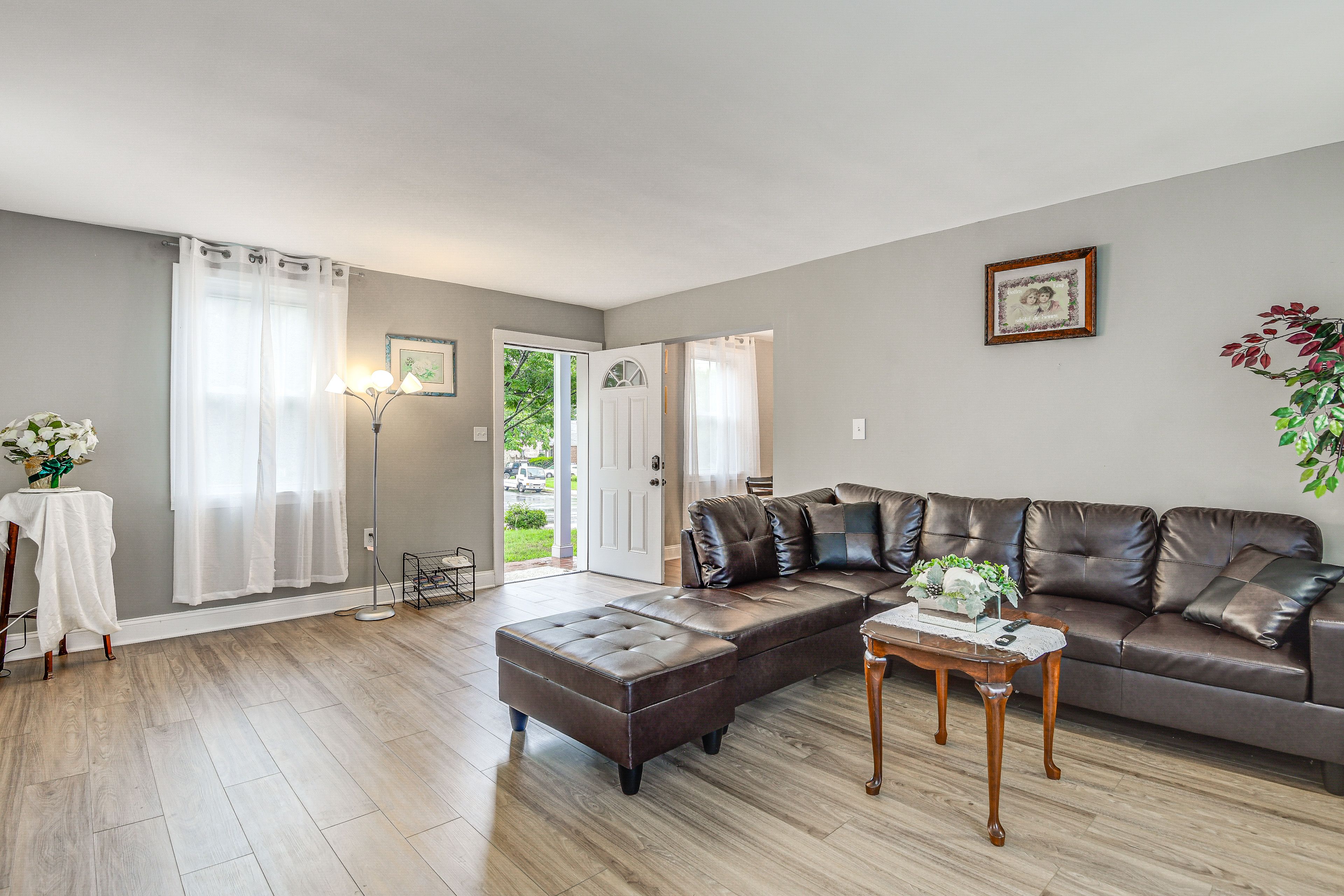 Living Room | Central A/C | Free WiFi | 1st Floor