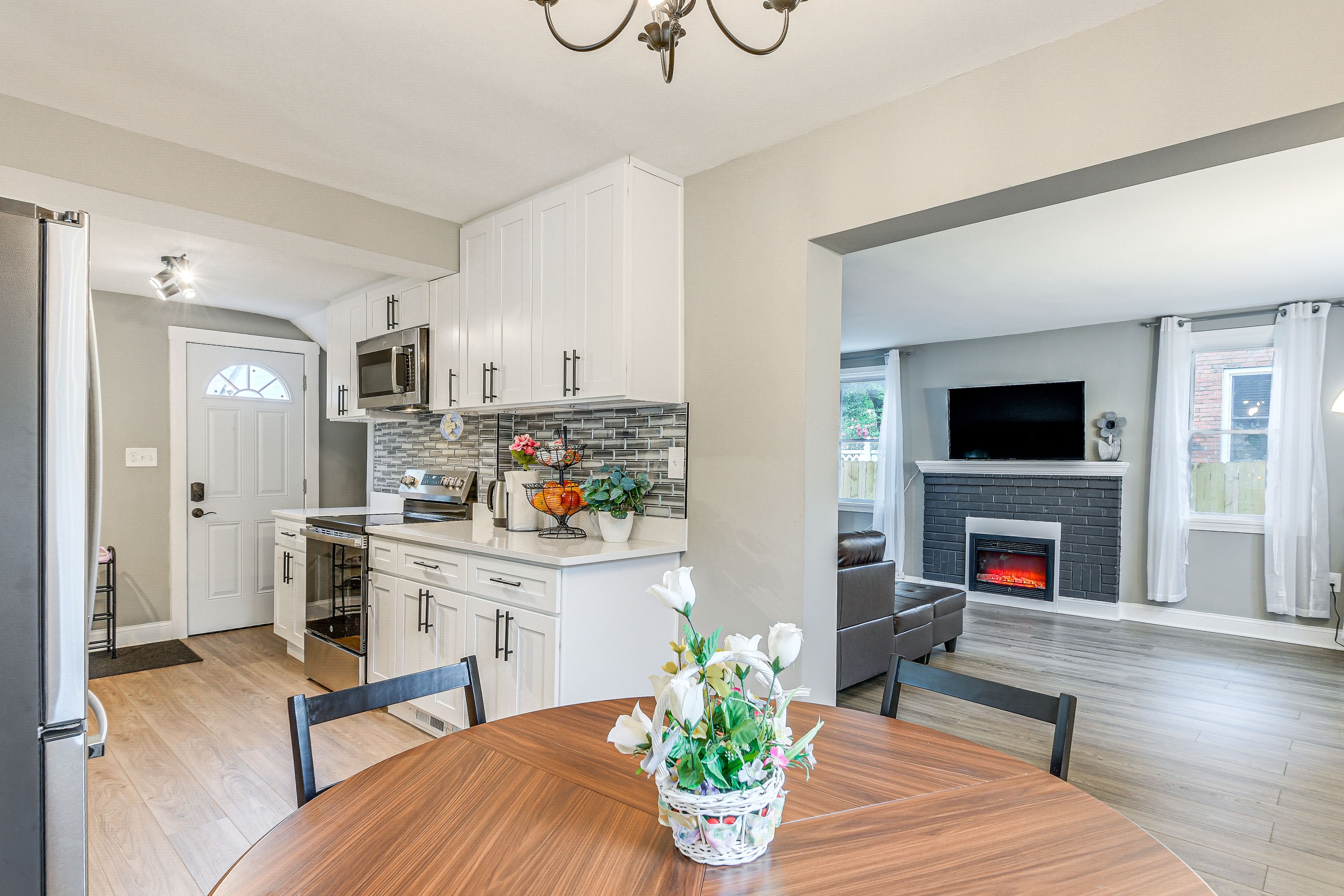 Dining Area | Kitchen | Dishwasher | 1st Floor