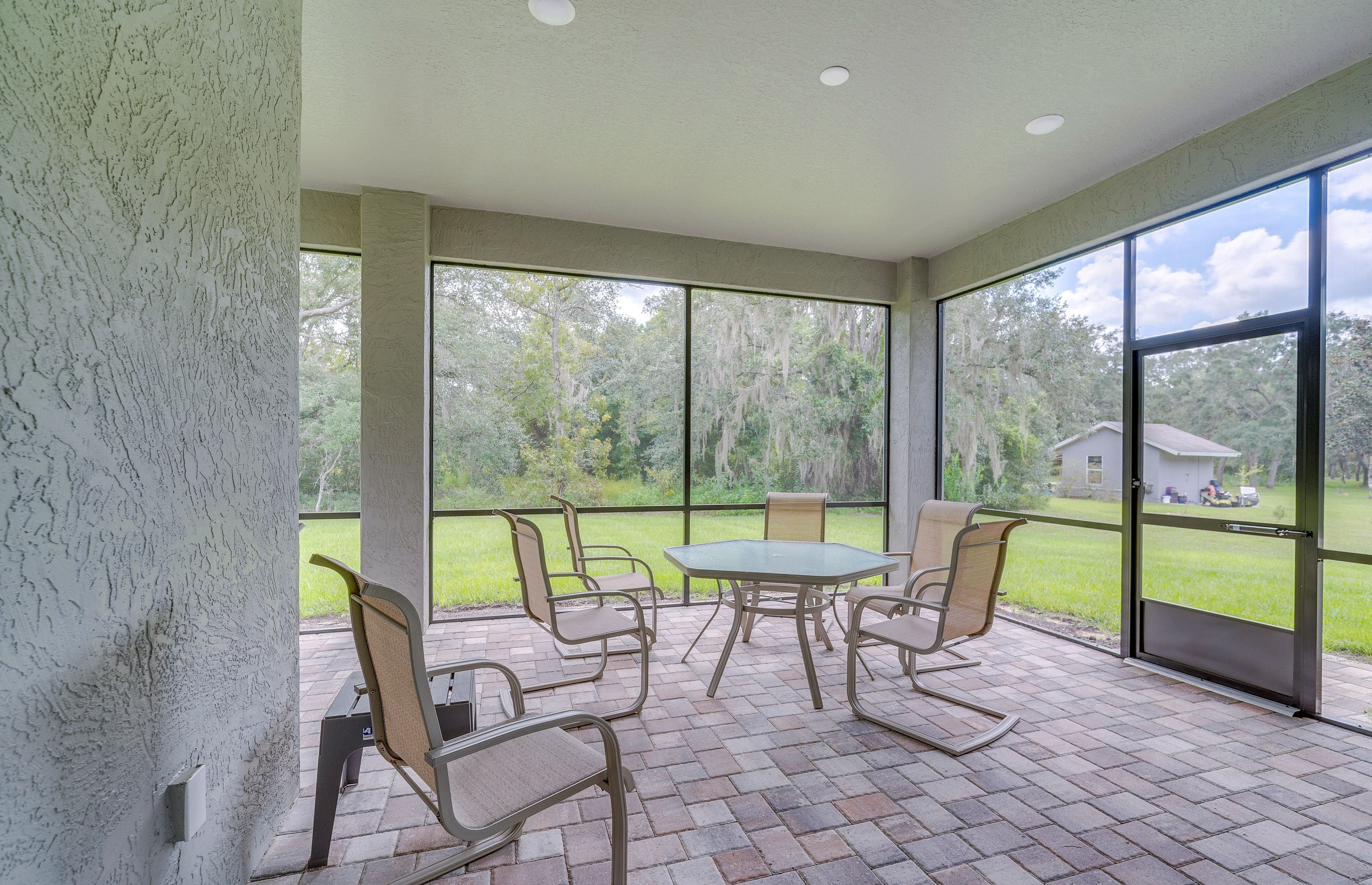 Screened-In Lanai | Dining Area | Ample Seating