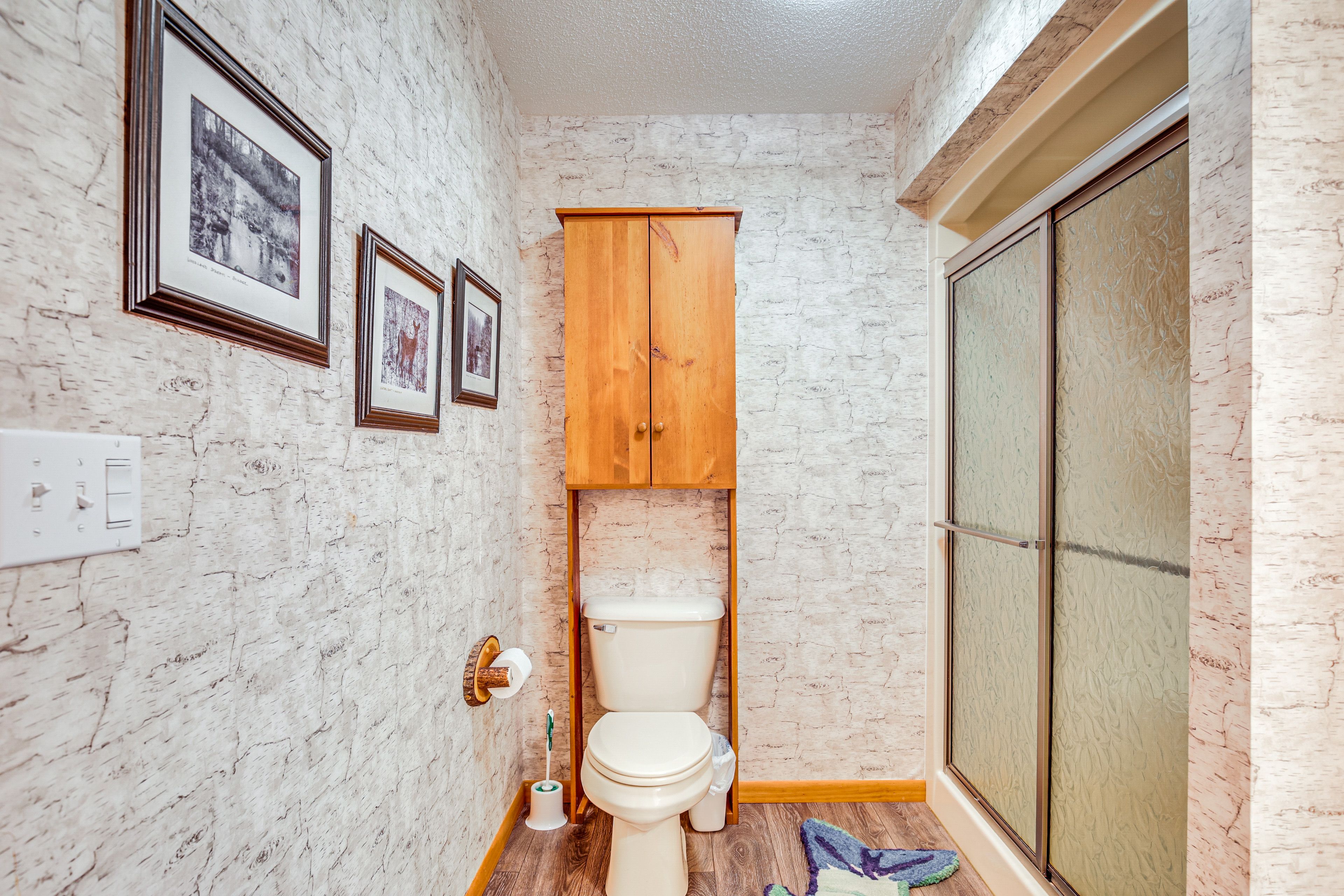 Full Bath | Towels | Hair Dryer | Main Level
