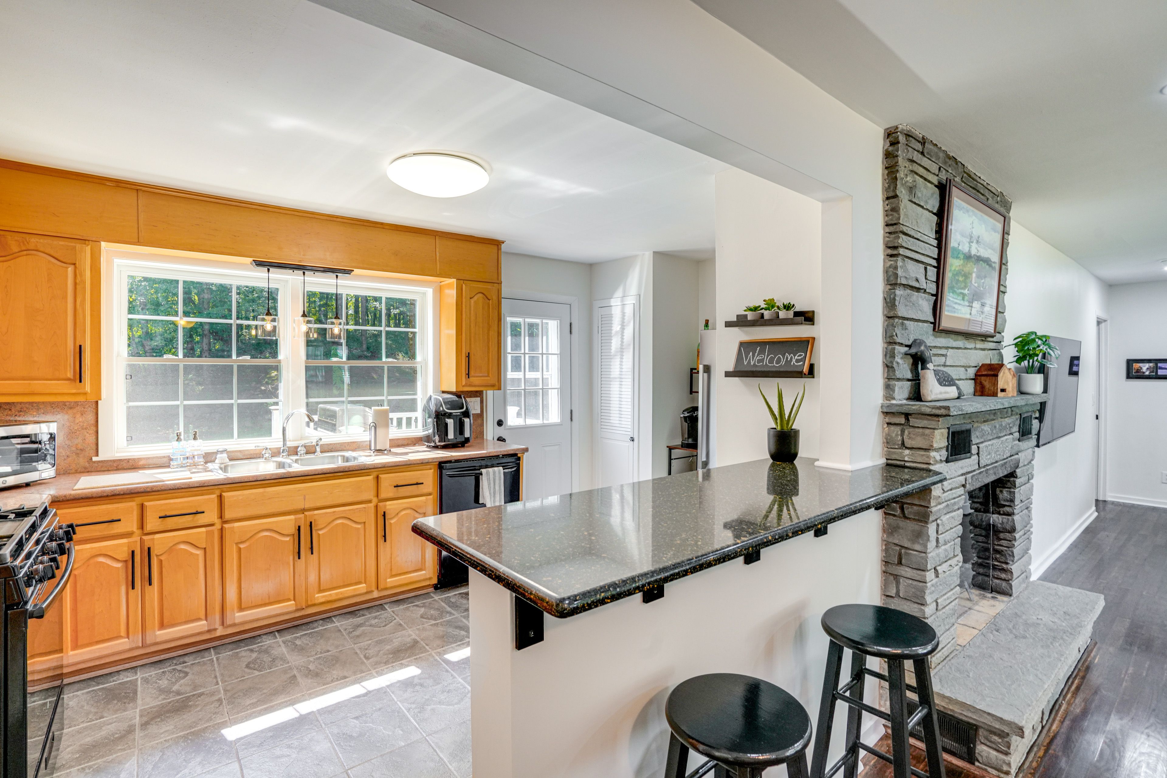 Kitchen | Breakfast Bar | Drip & Keurig Coffee Makers | Air Fryer | Toaster