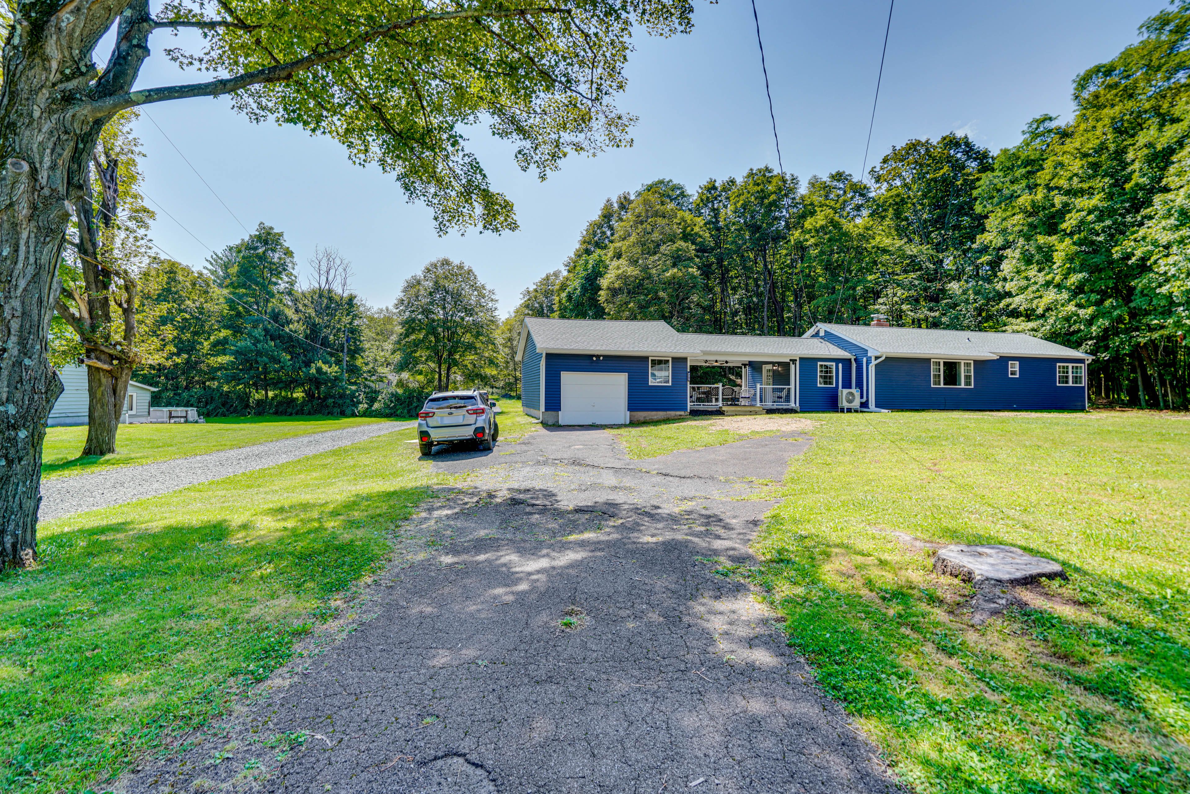 Parking | Private Driveway (3 Vehicles) | RV/Trailer Parking Available