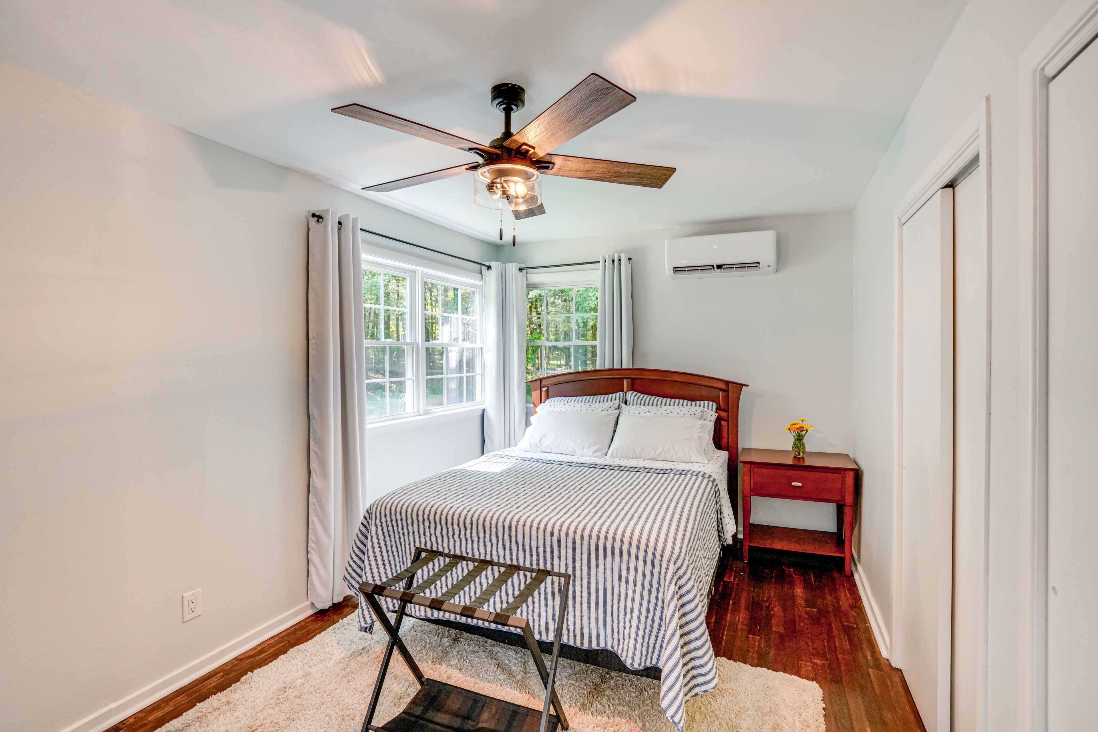 Bedroom 1 | Queen Bed | Smart TV | Linens Provided | En-Suite Bathroom