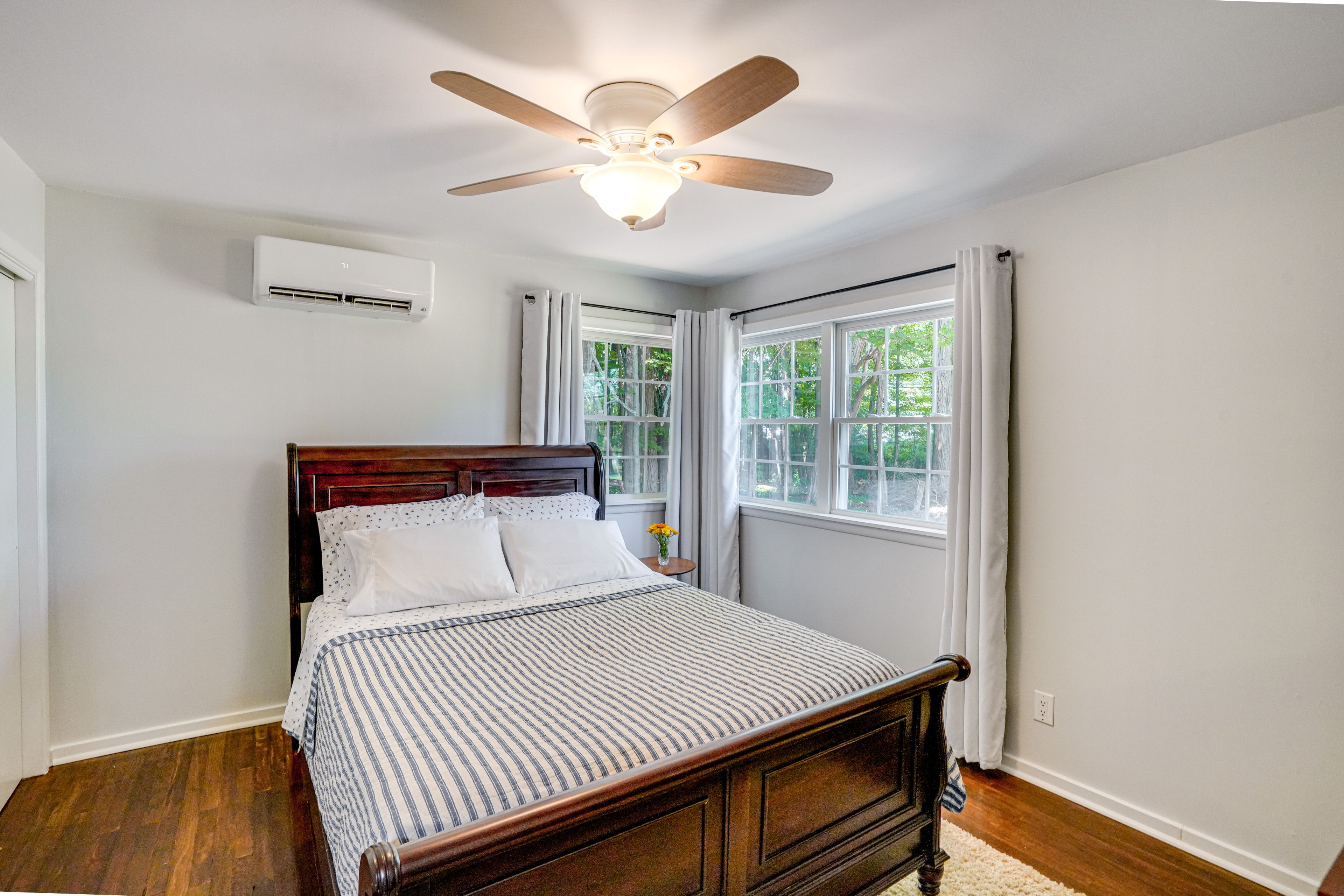 Bedroom 2 | Queen Bed