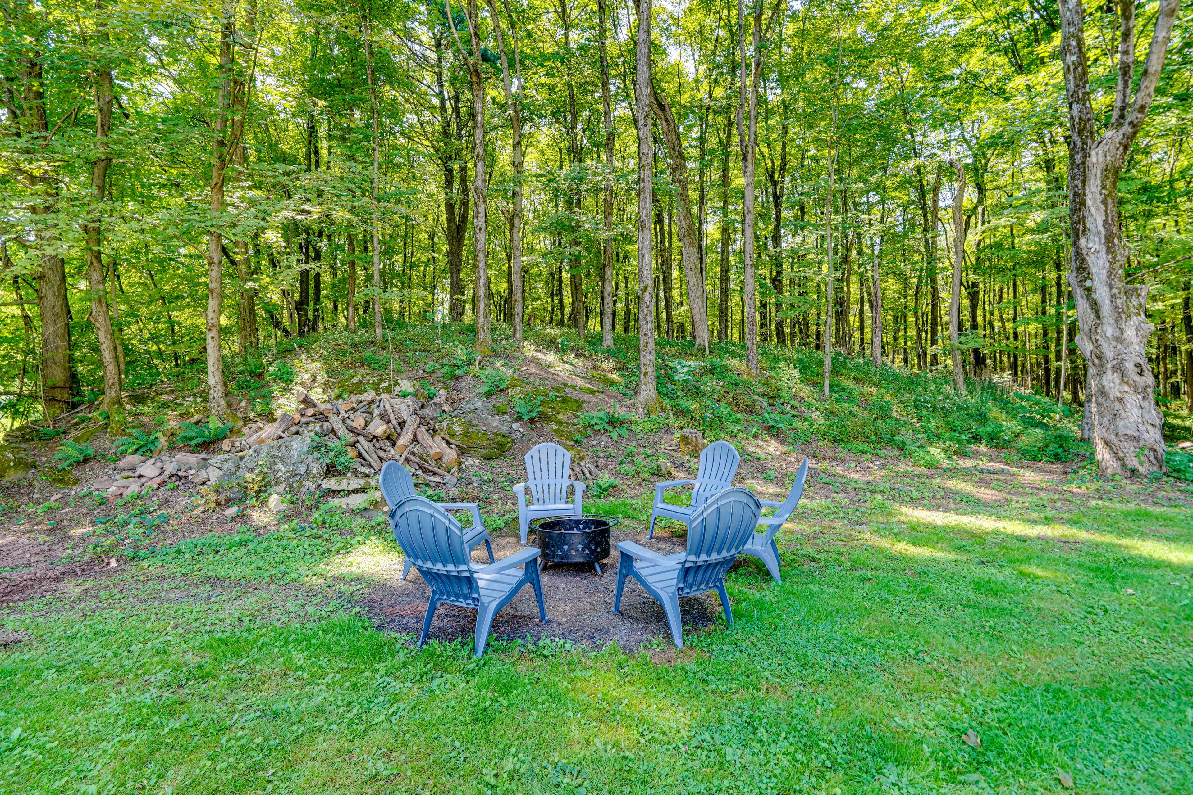 Private Backyard Area | Fire Pit | Close to Hiking Trails