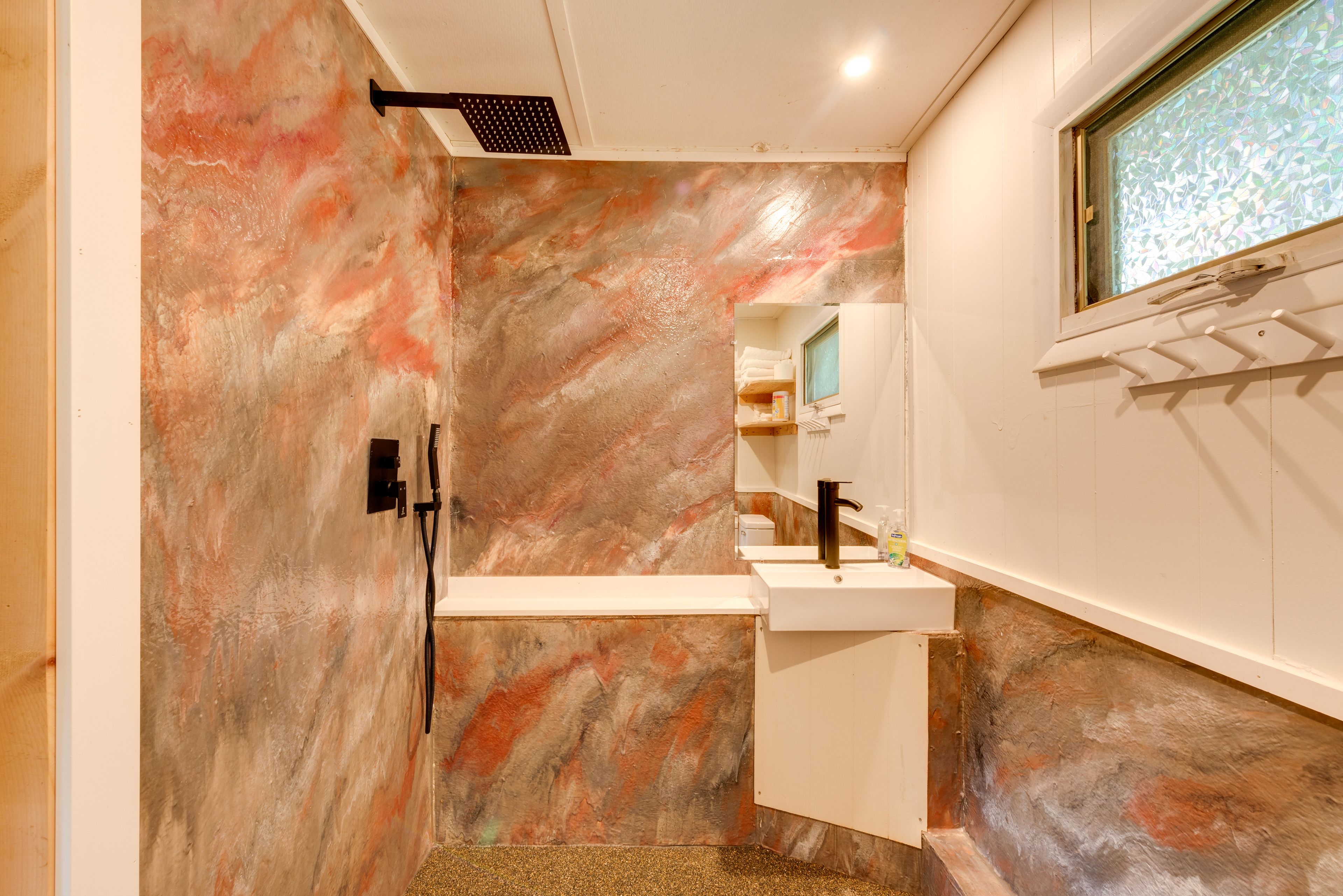 Full Bathroom | Shower | Towels Provided